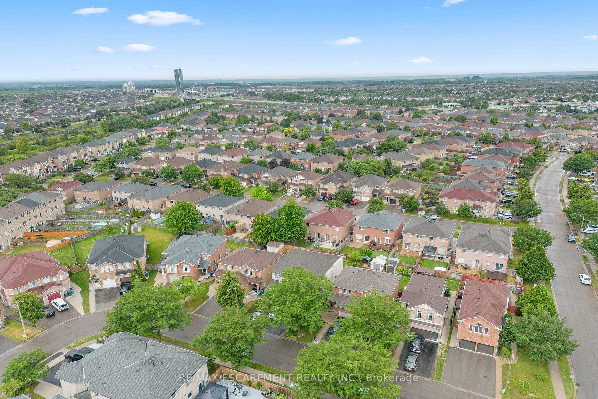 Photo 41 of 16 Whiteface Crescent, Brampton, Fletcher's Meadow — HOMEH