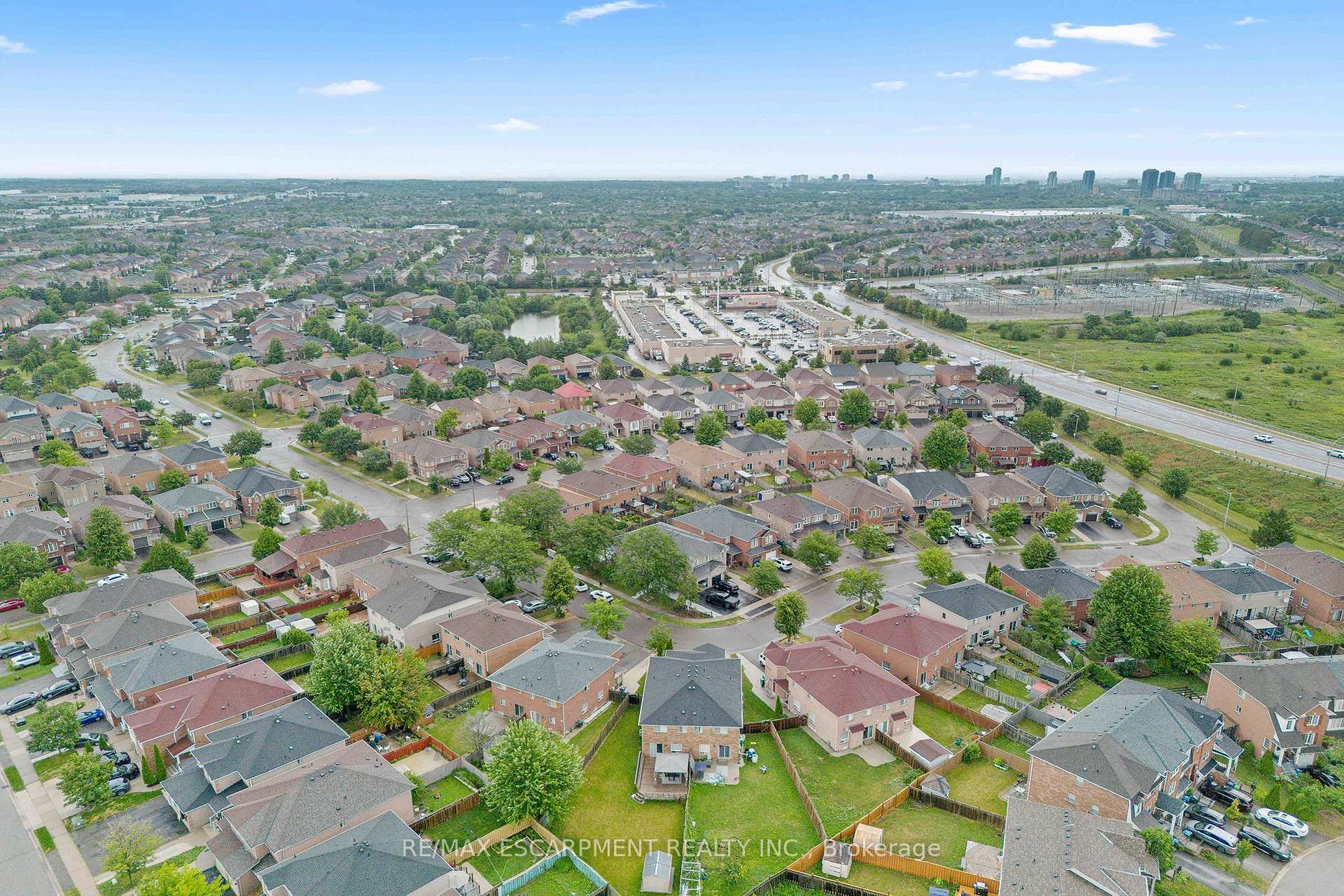 Photo 42 of 16 Whiteface Crescent, Brampton, Fletcher's Meadow — HOMEH