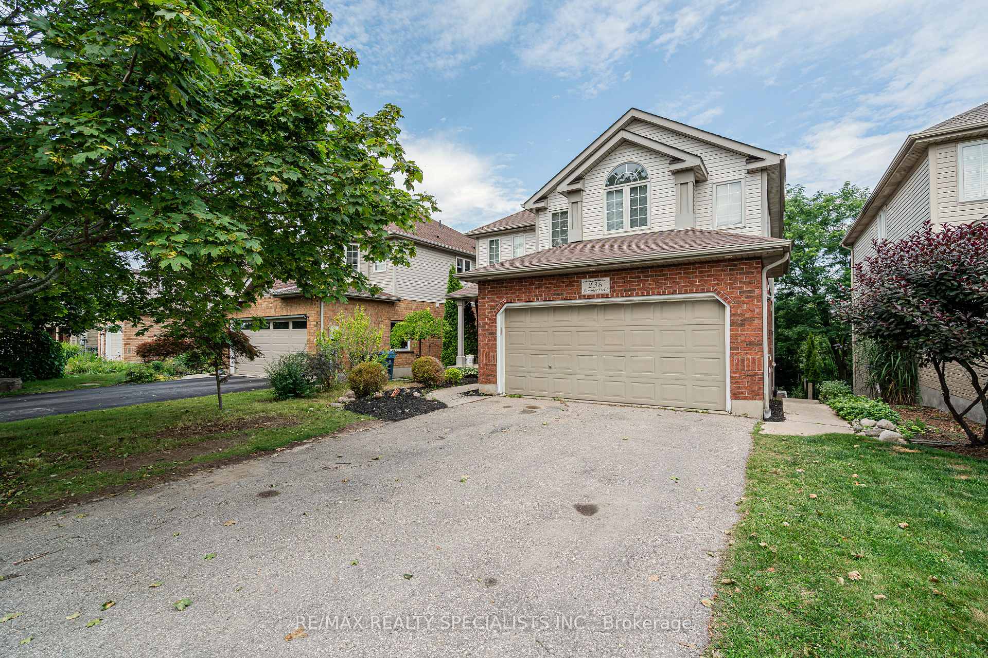 Photo 2 of 236 Summerfield Drive, Guelph, Pineridge/Westminster Woods — HOMEH