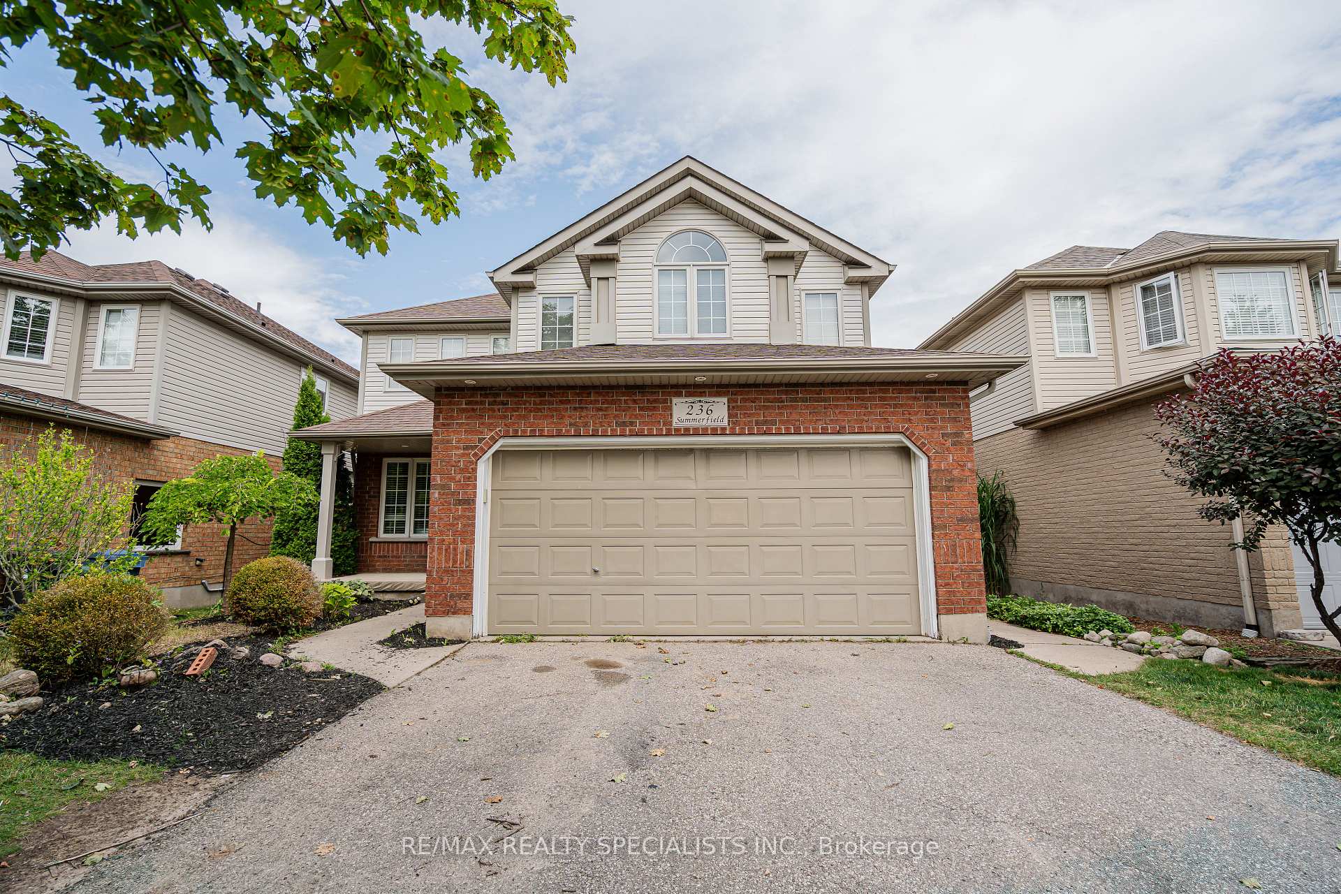 Photo 3 of 236 Summerfield Drive, Guelph, Pineridge/Westminster Woods — HOMEH