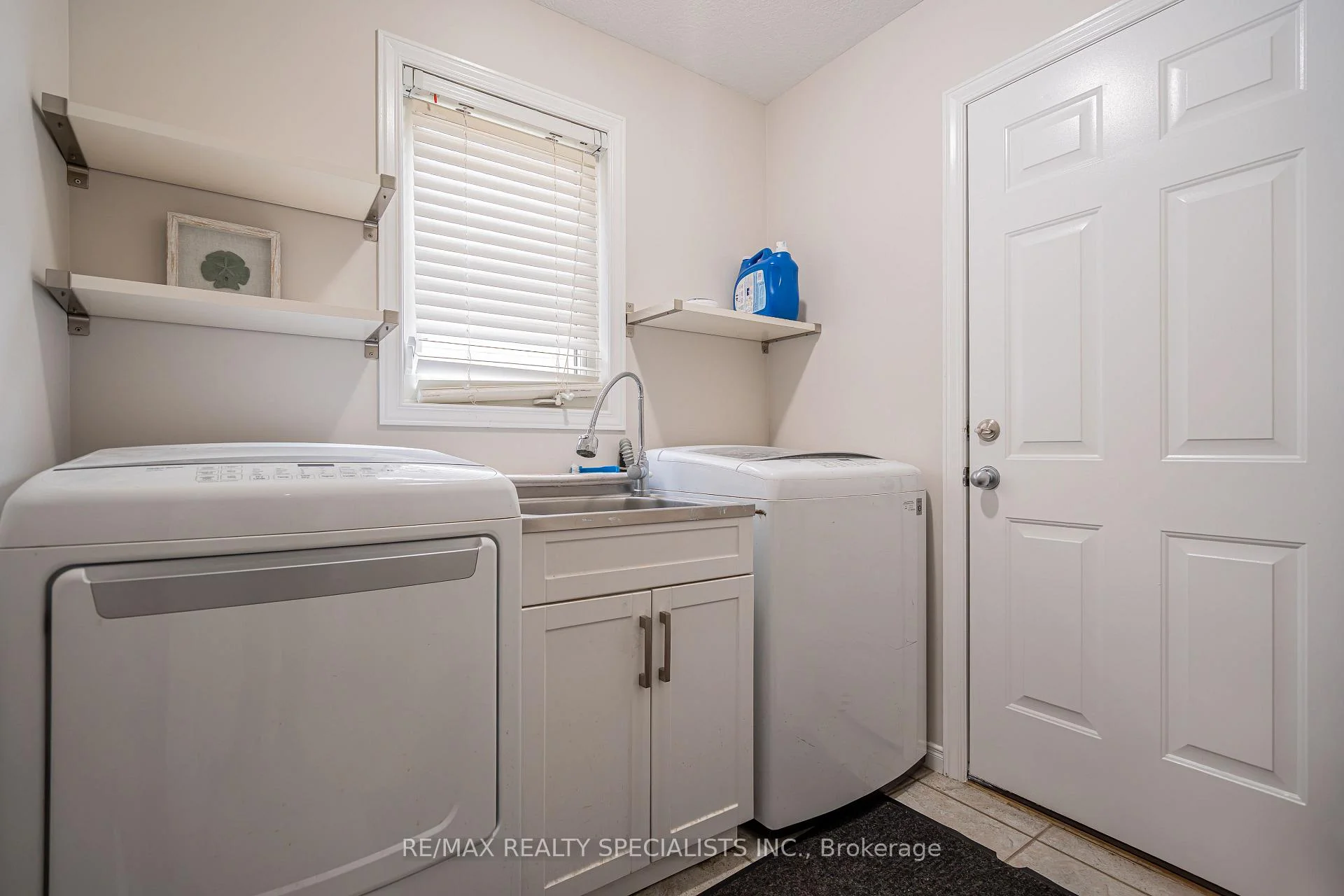 Photo 11 of 236 Summerfield Drive, Guelph, Pineridge/Westminster Woods — HOMEH