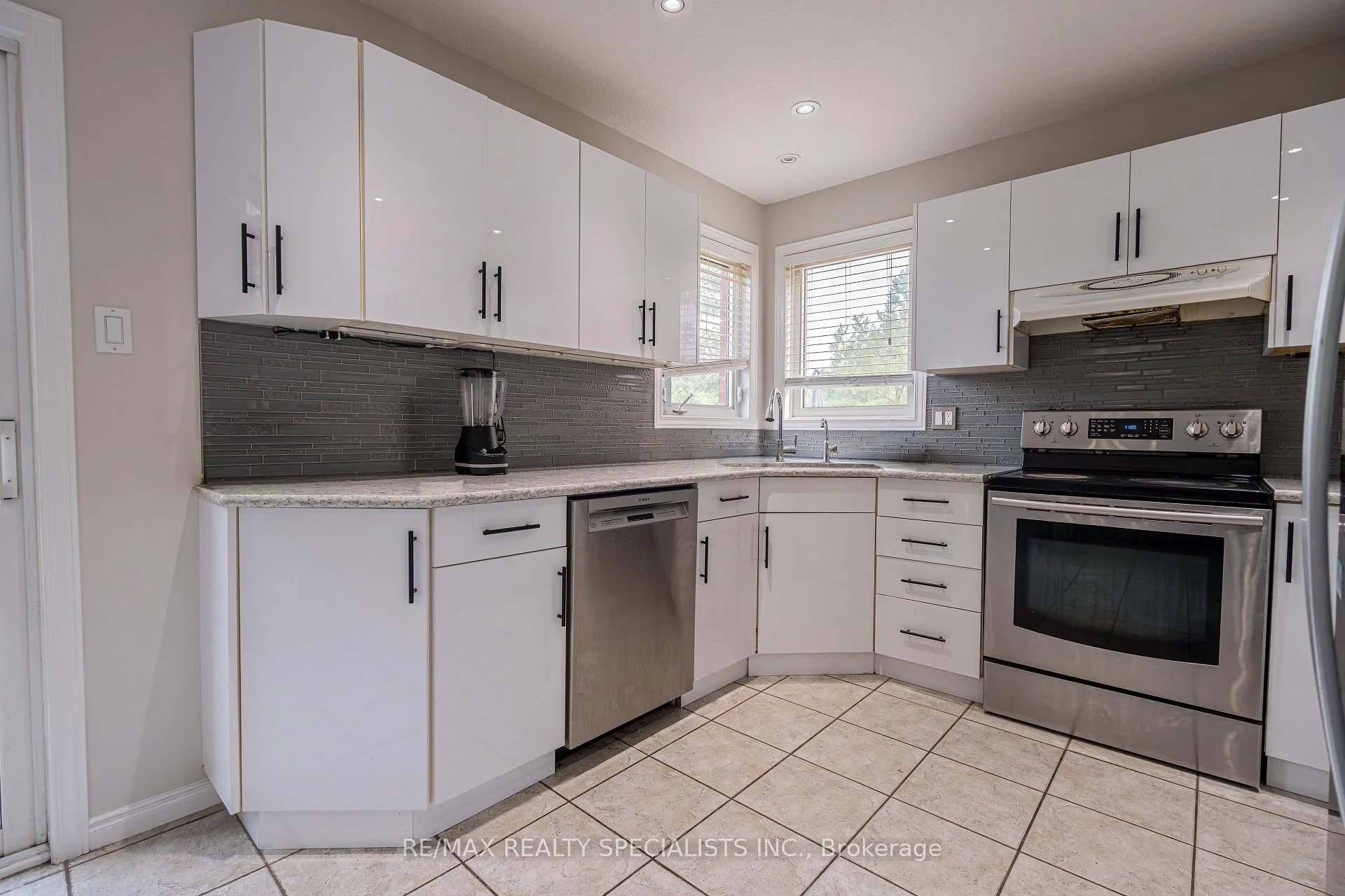 Photo 20 of 236 Summerfield Drive, Guelph, Pineridge/Westminster Woods — HOMEH