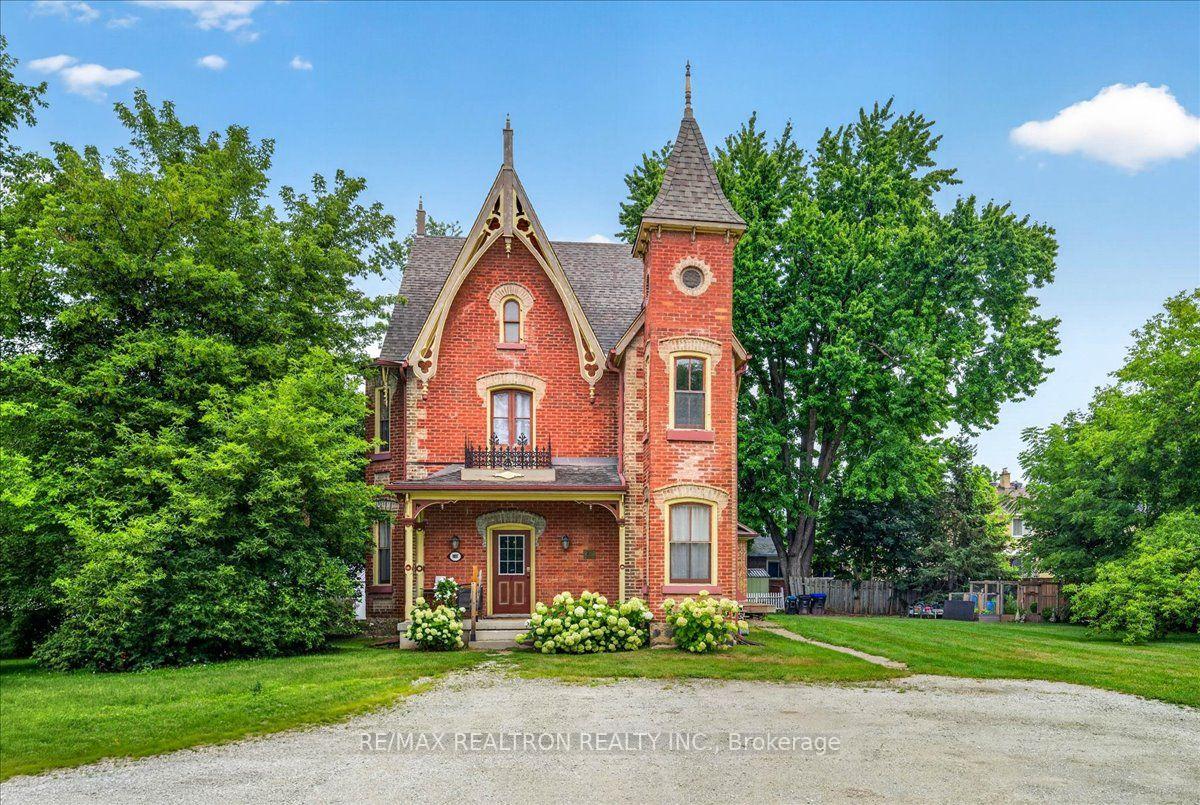 Photo of 100 Victoria Street E