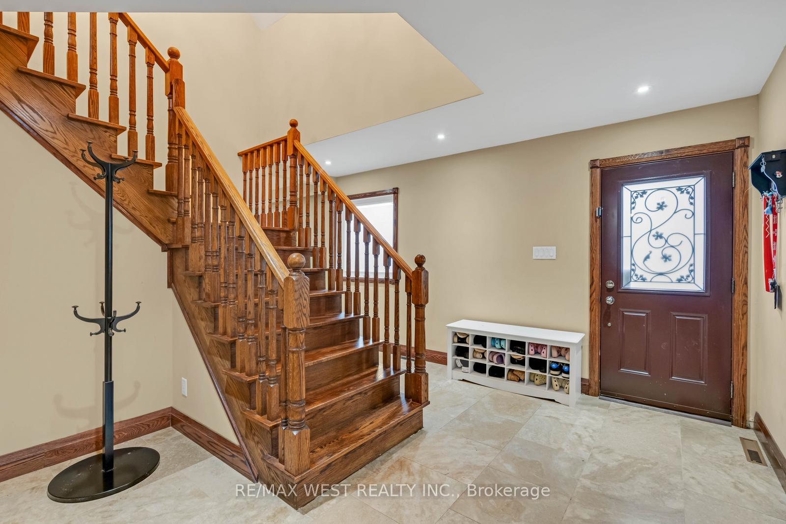 Photo 6 of 45 Marysfield Drive, Brampton, Toronto Gore Rural Estate — HOMEH