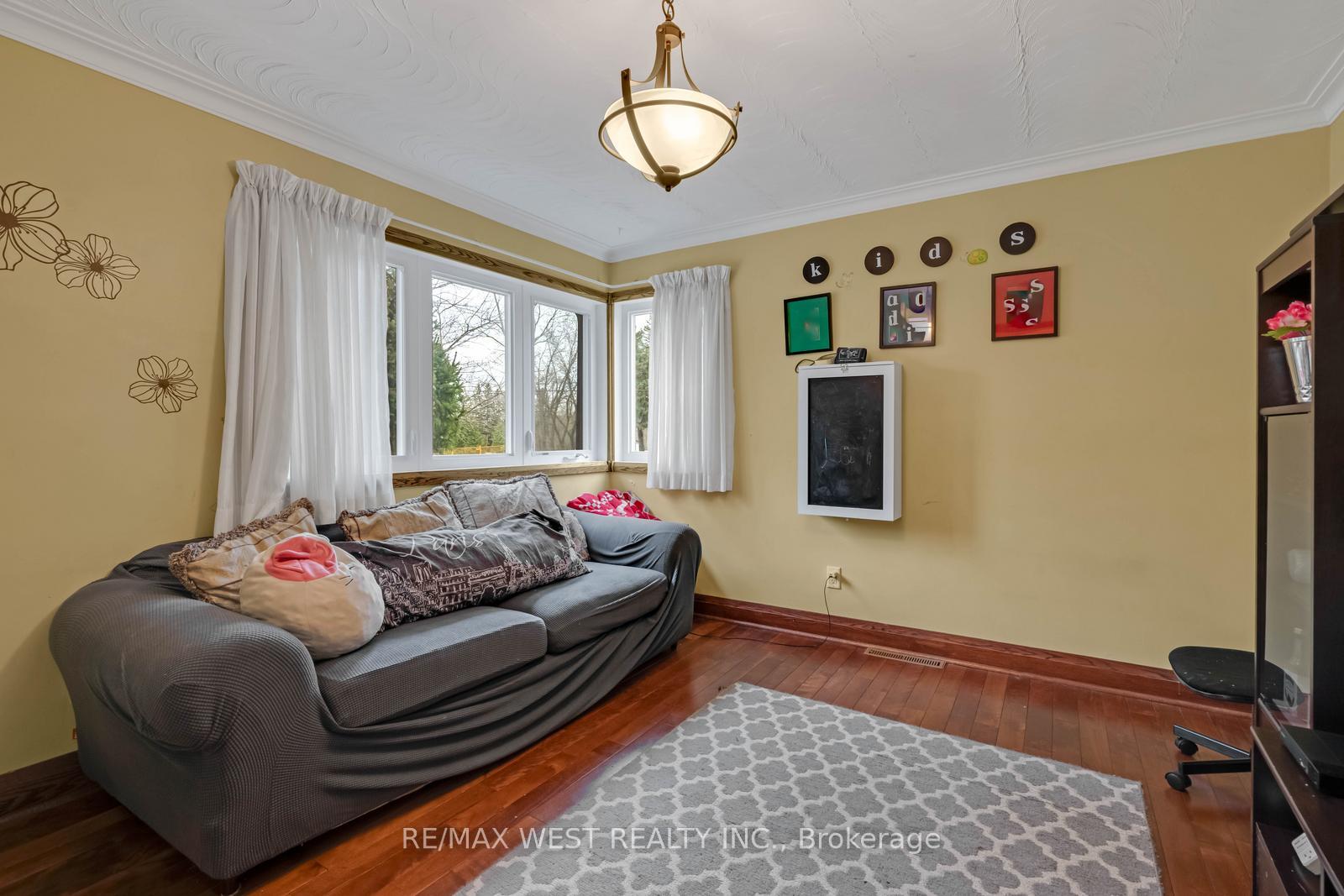 Photo 8 of 45 Marysfield Drive, Brampton, Toronto Gore Rural Estate — HOMEH