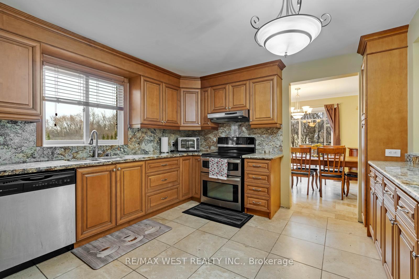 Photo 11 of 45 Marysfield Drive, Brampton, Toronto Gore Rural Estate — HOMEH