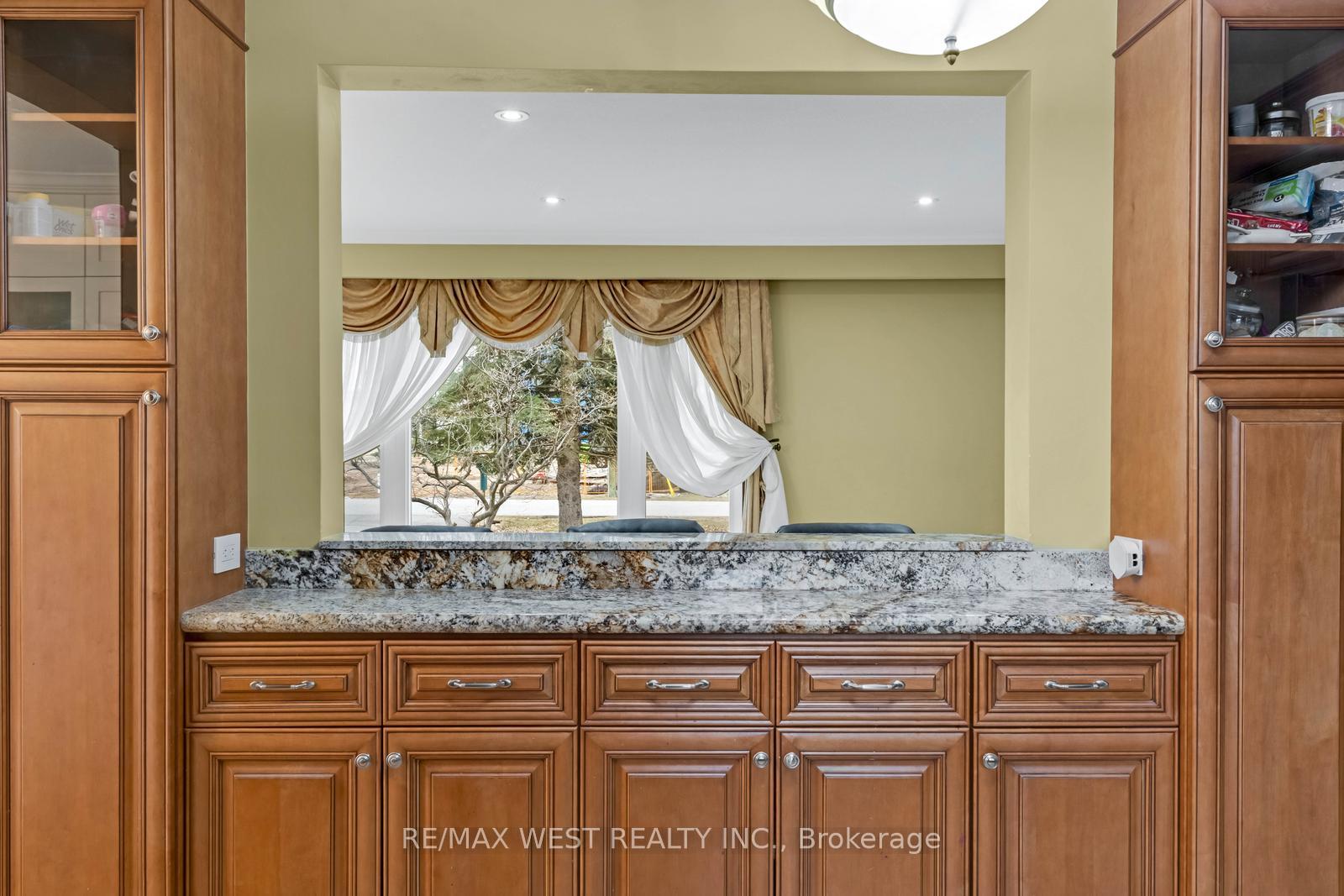 Photo 14 of 45 Marysfield Drive, Brampton, Toronto Gore Rural Estate — HOMEH