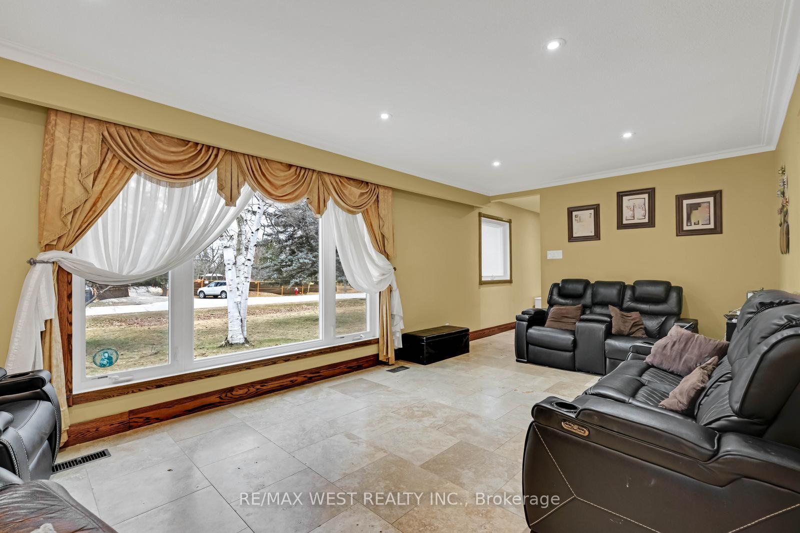 Photo 17 of 45 Marysfield Drive, Brampton, Toronto Gore Rural Estate — HOMEH