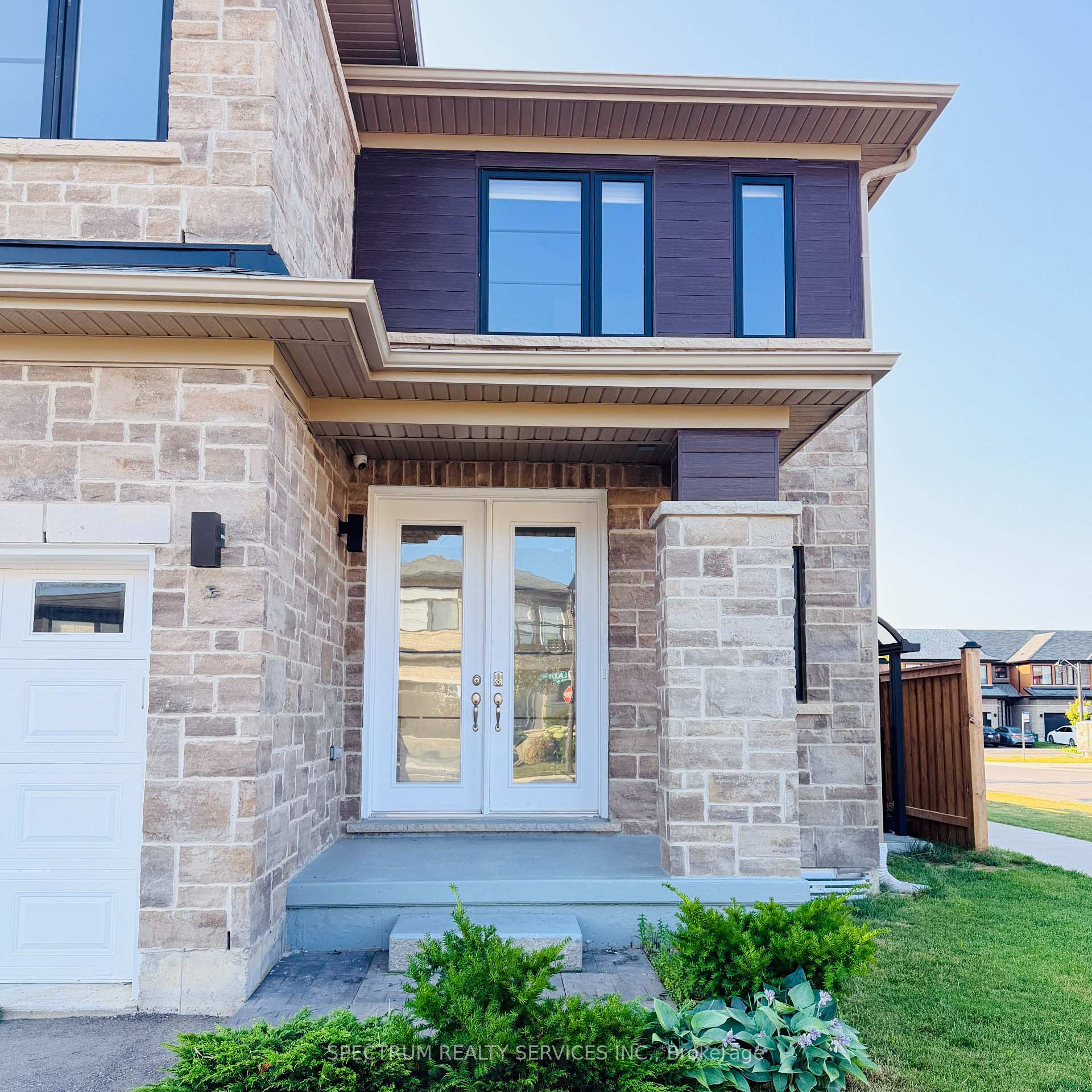 Photo 3 of 41 Ladd Avenue, Brantford, Empire South — HOMEH