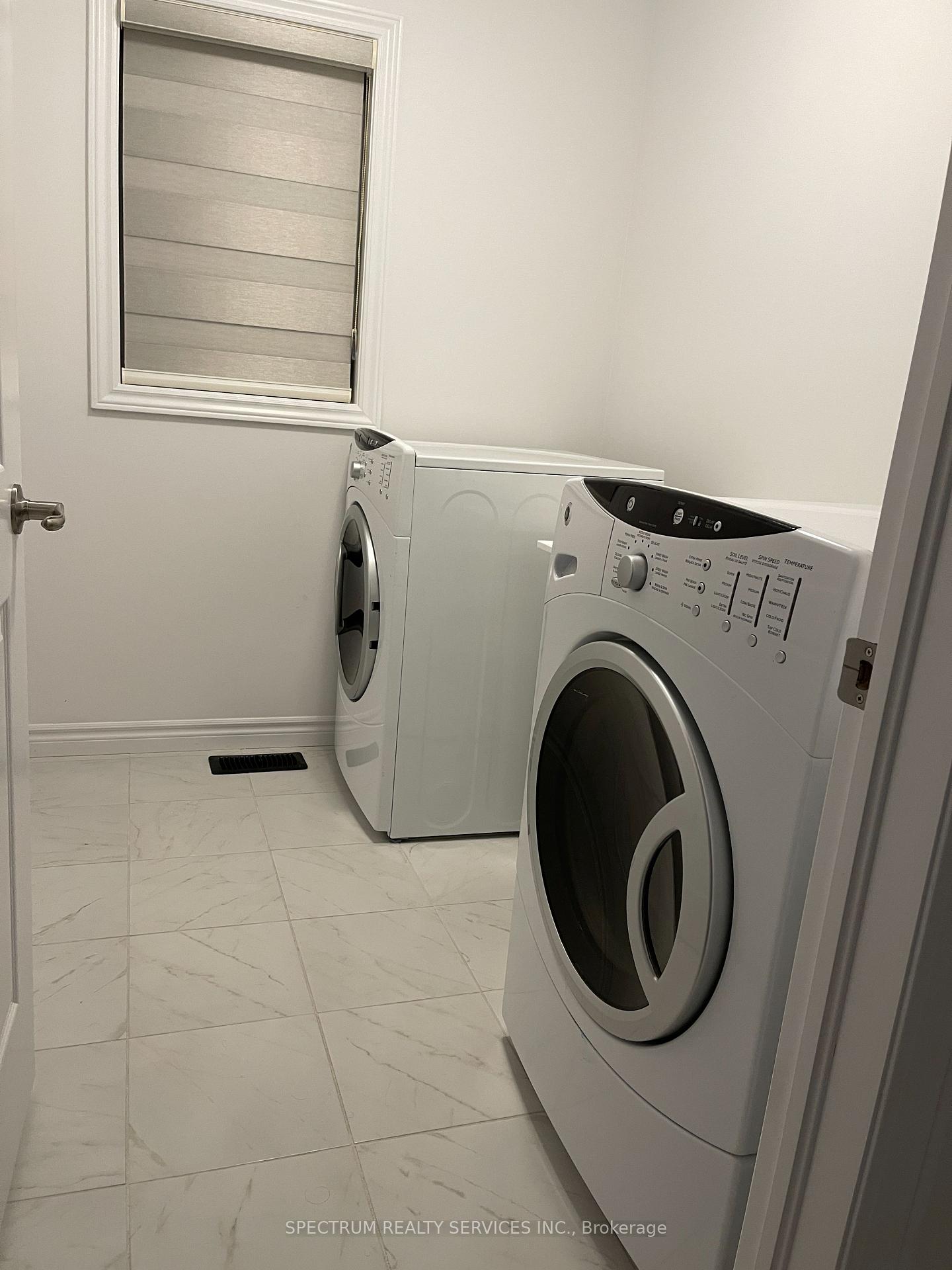 Photo 14 of 41 Ladd Avenue, Brantford, Empire South — HOMEH