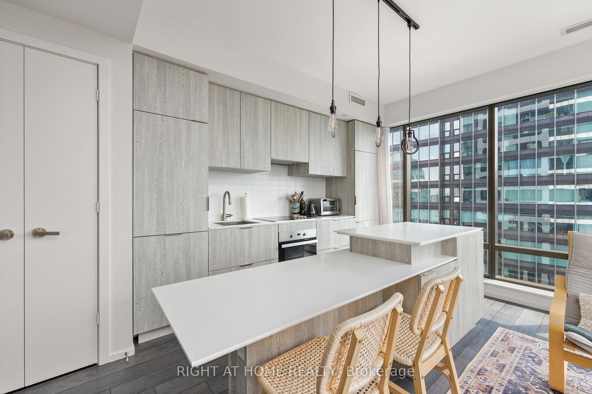 Photo 6 of Unit 3105, 5 St Joseph Street, Toronto, Bay Street Corridor — HOMEH