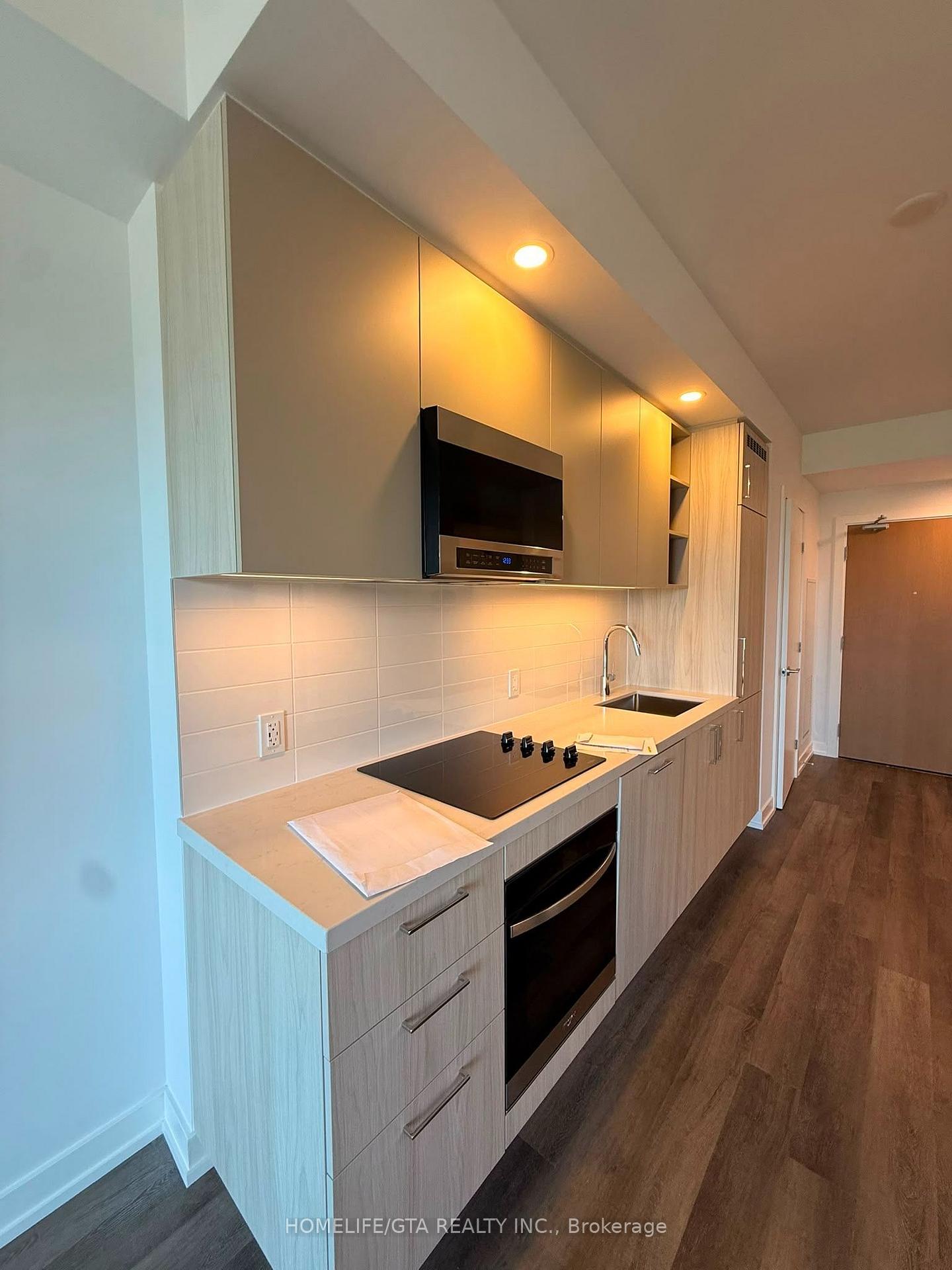 Photo 4 of Unit 605, 21 Meadowdale Road, Vaughan, Concord — HOMEH