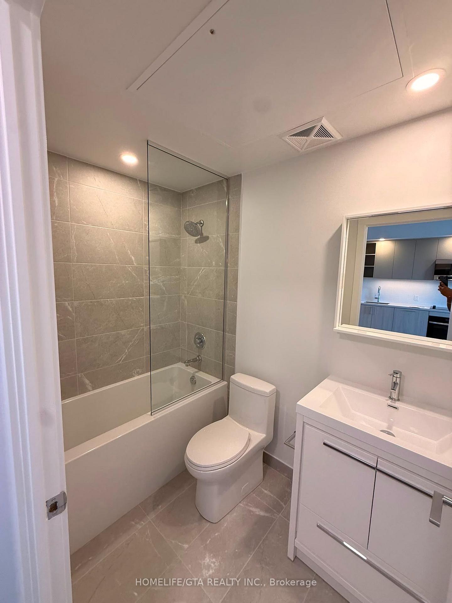 Photo 6 of Unit 605, 21 Meadowdale Road, Vaughan, Concord — HOMEH