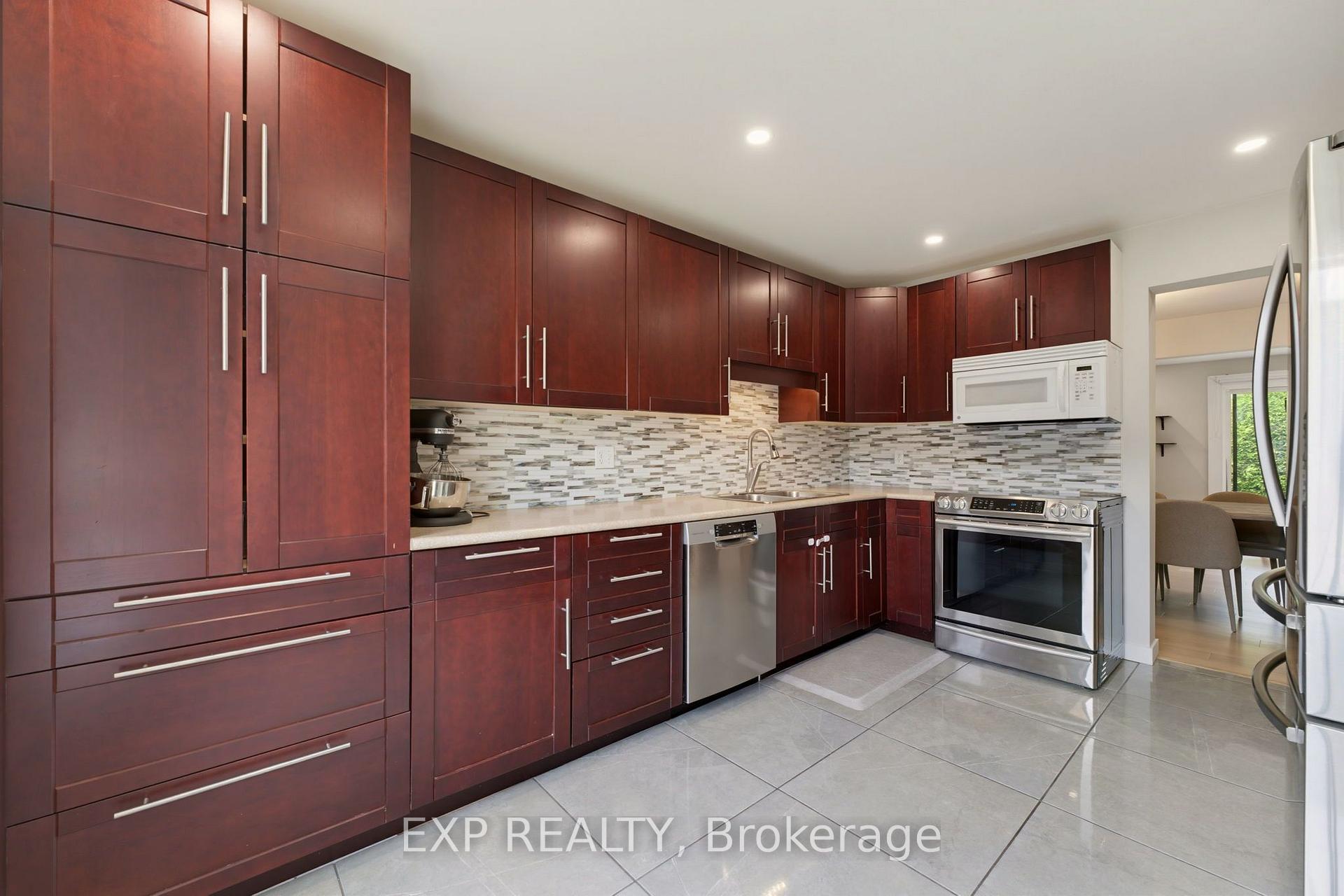 Photo 5 of Unit 11, 890 Cahill Drive W, Ottawa, Hunt Club — HOMEH