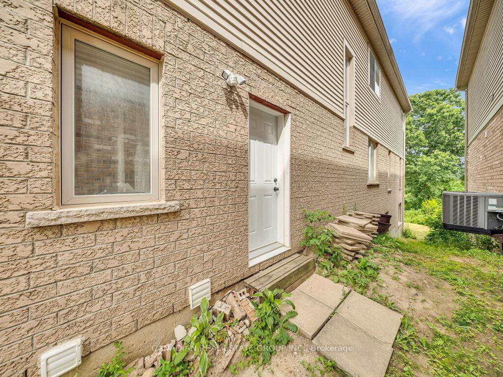 Photo 46 of 58 Forest Creek Drive, Kitchener, Doon South — HOMEH