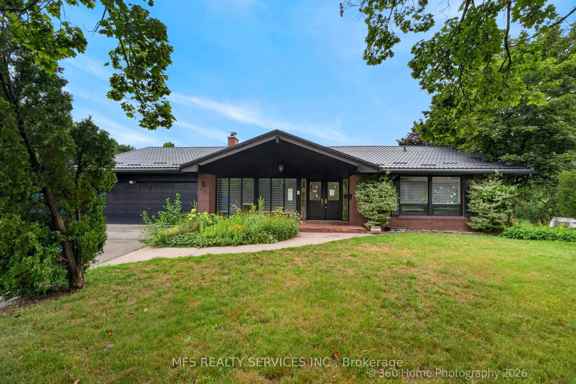 Photo 2 of 5 Morley Court, Etobicoke, Edenbridge-Humber Valley — HOMEH