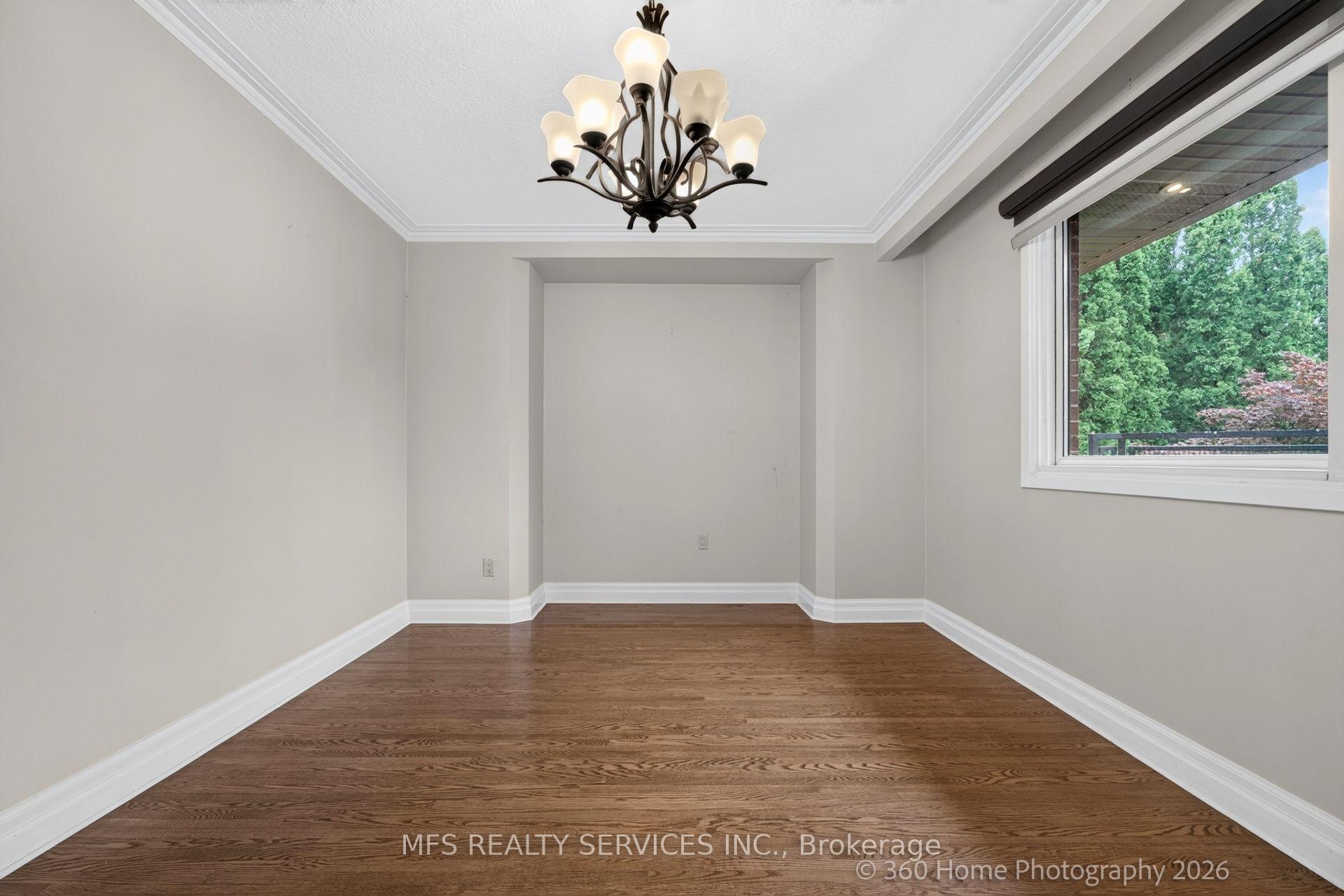 Photo 10 of 5 Morley Court, Etobicoke, Edenbridge-Humber Valley — HOMEH