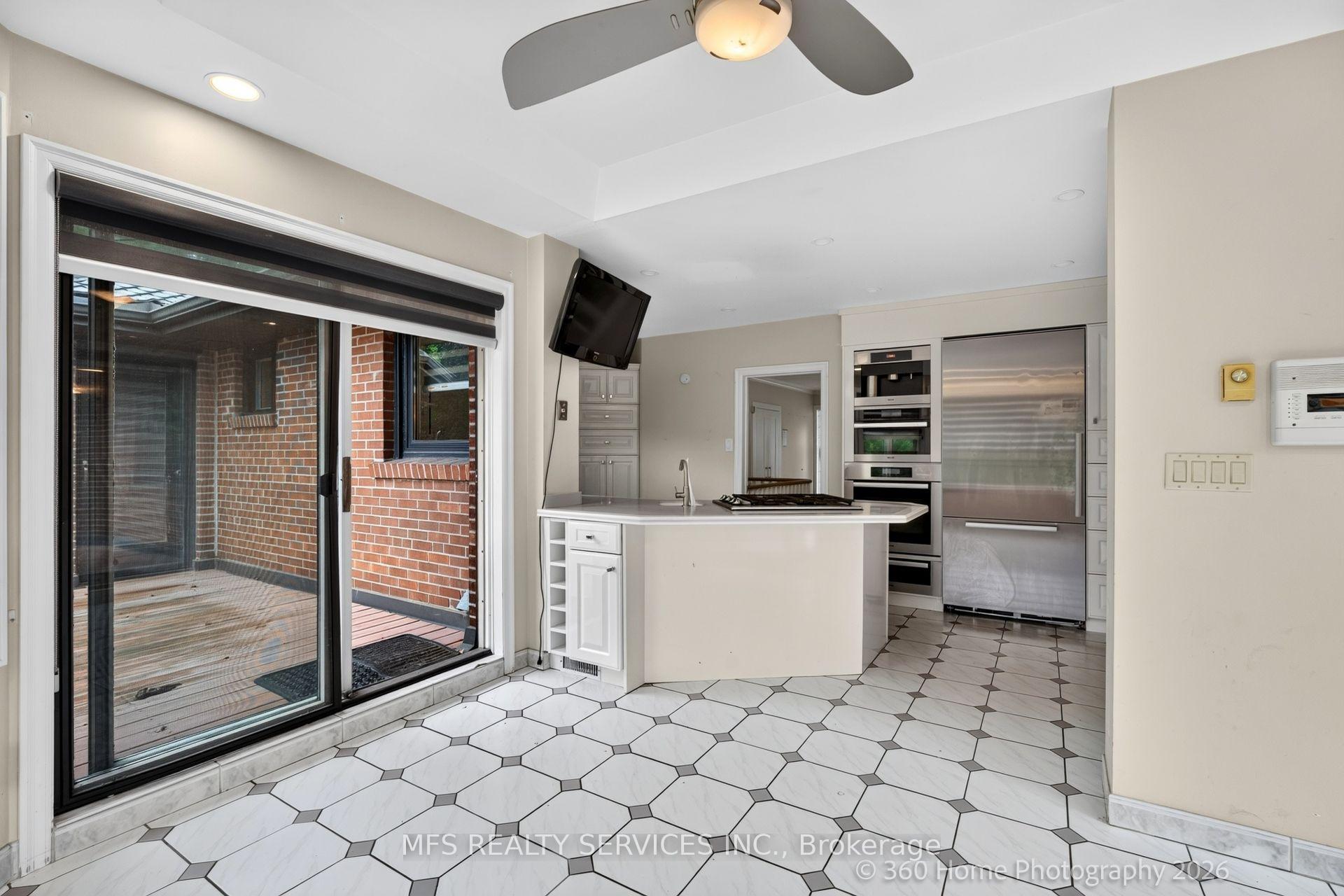 Photo 12 of 5 Morley Court, Etobicoke, Edenbridge-Humber Valley — HOMEH