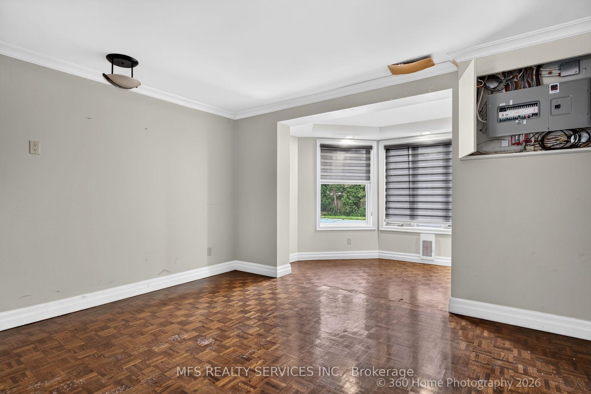 Photo 18 of 5 Morley Court, Etobicoke, Edenbridge-Humber Valley — HOMEH