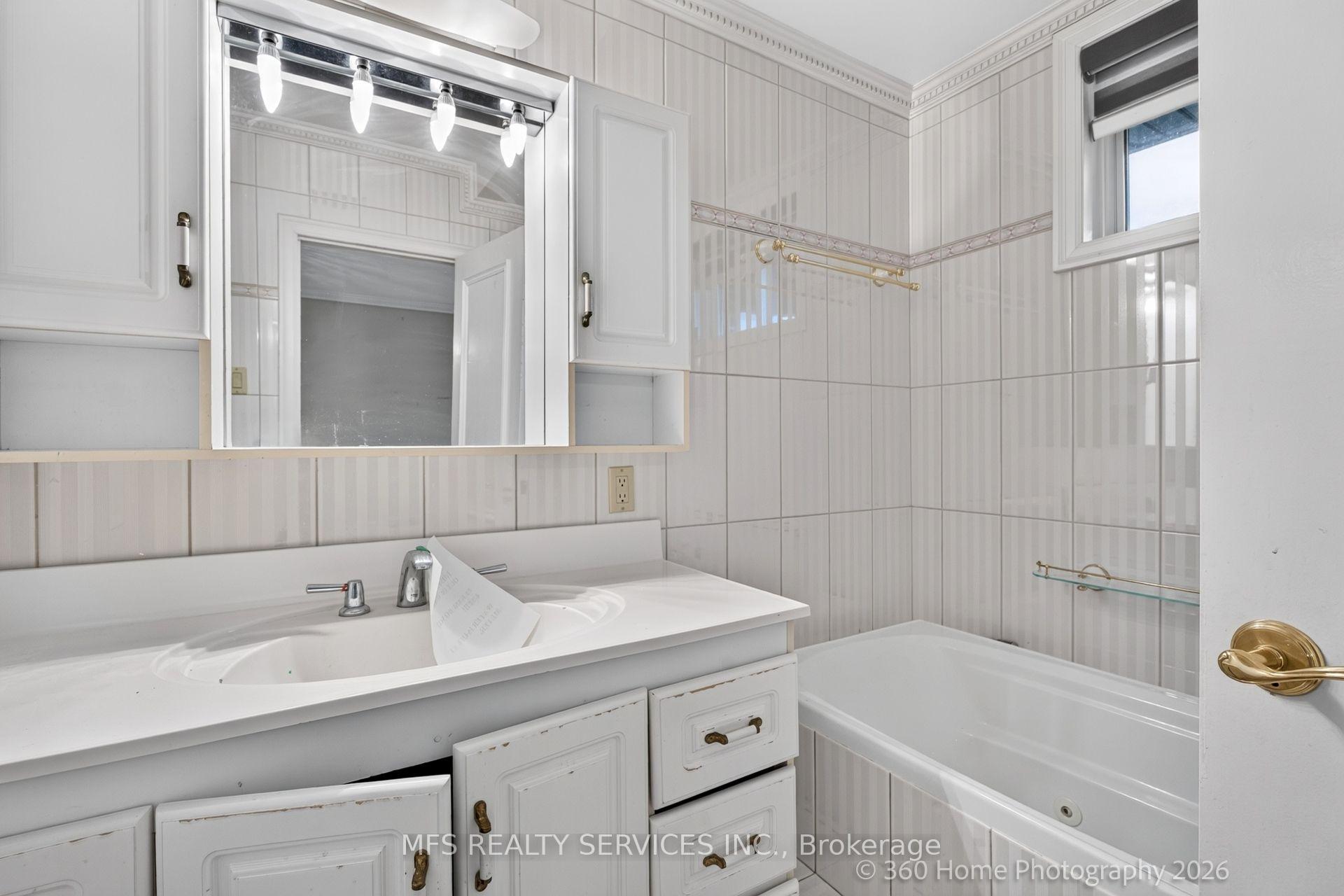 Photo 20 of 5 Morley Court, Etobicoke, Edenbridge-Humber Valley — HOMEH