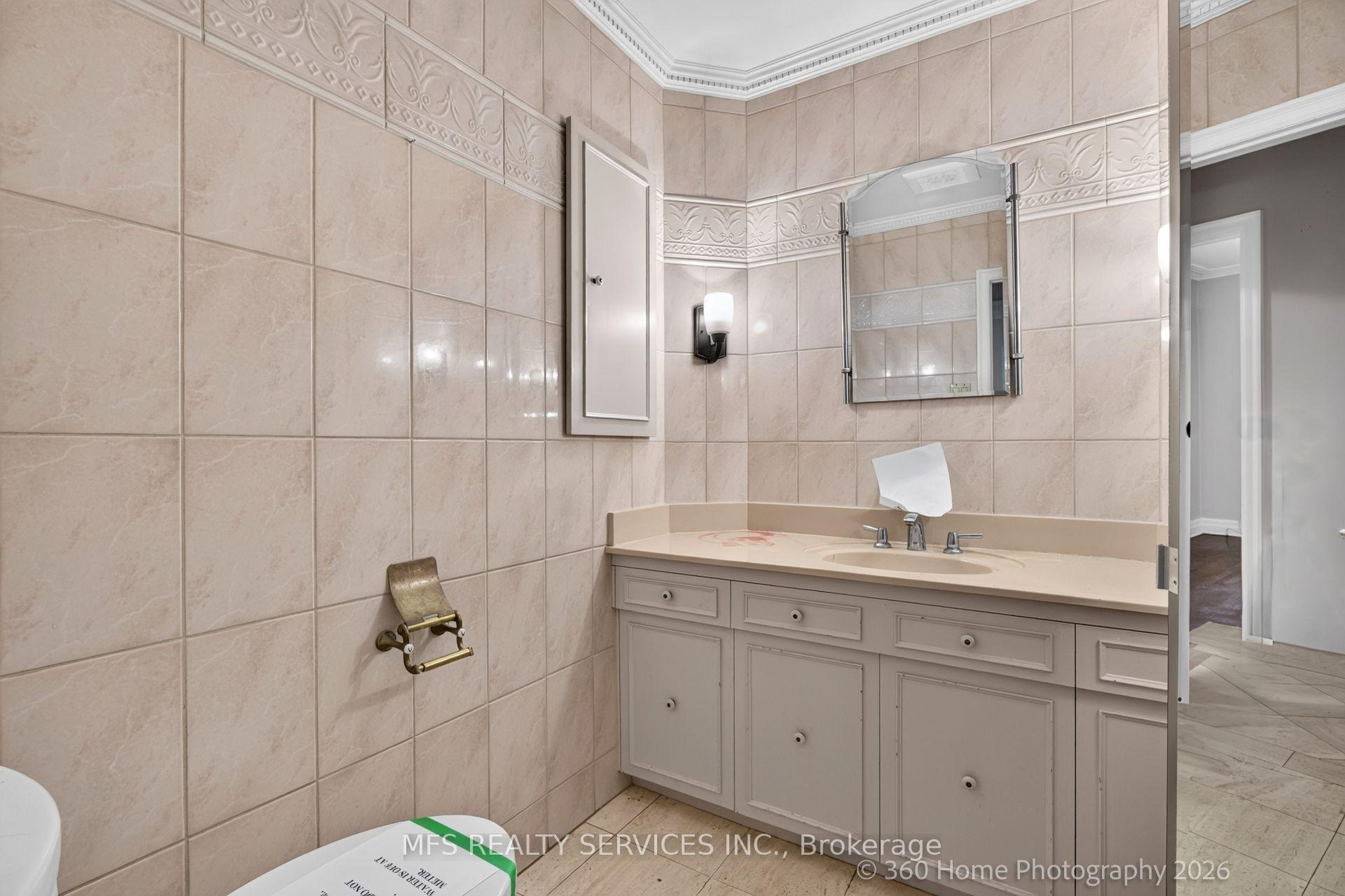 Photo 21 of 5 Morley Court, Etobicoke, Edenbridge-Humber Valley — HOMEH