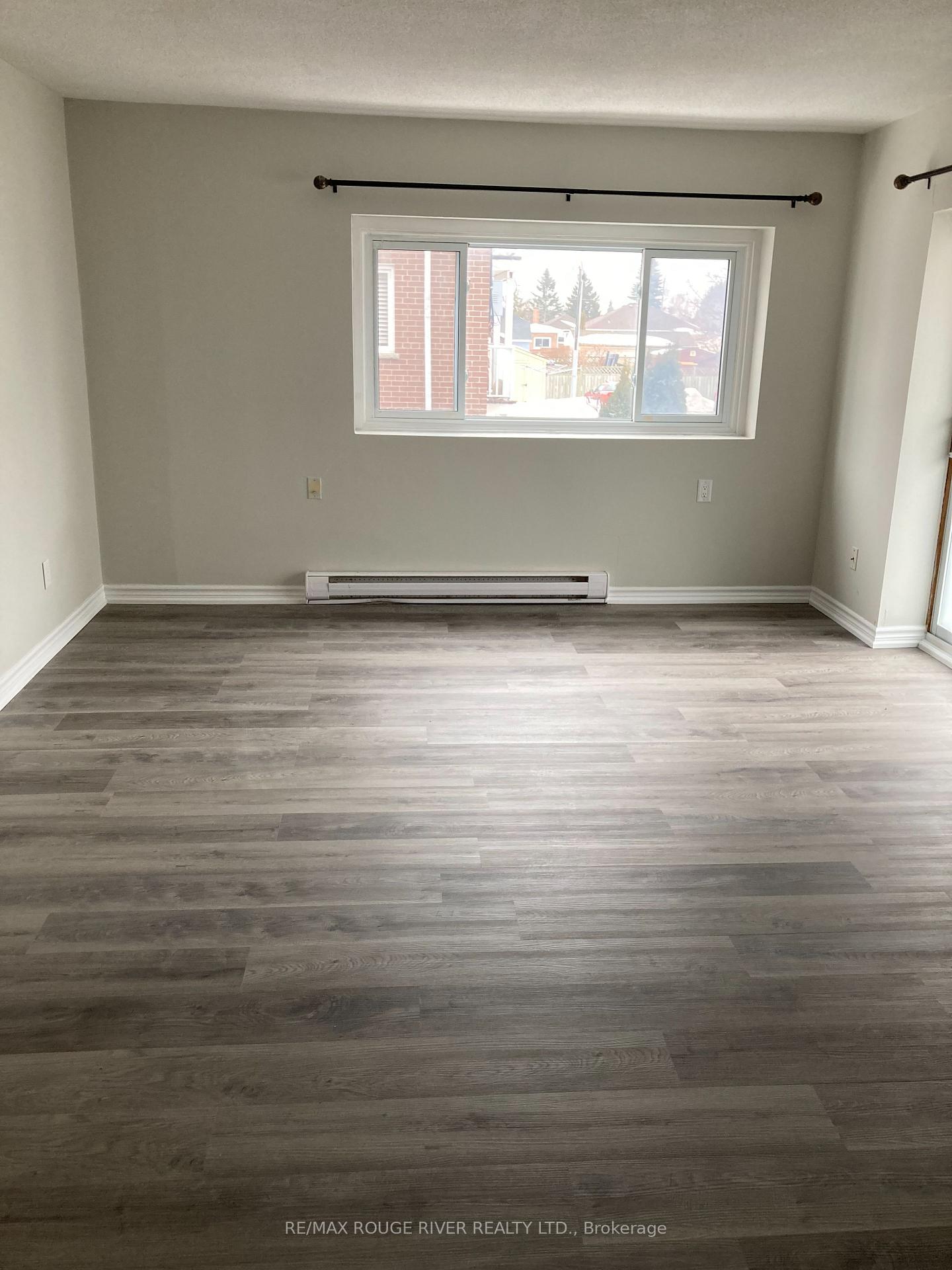 Photo 2 of Unit 4, 14 Frank Street, Clarington, Bowmanville — HOMEH