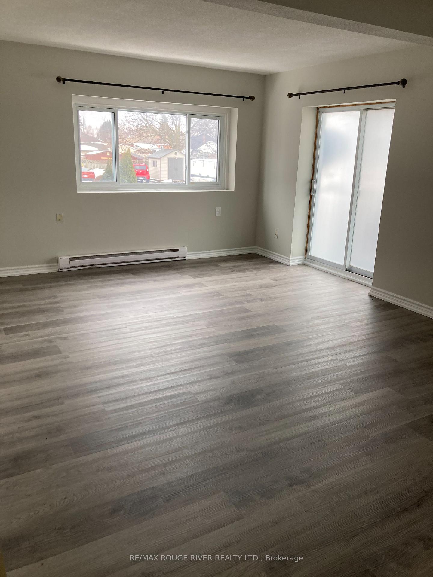 Photo 3 of Unit 4, 14 Frank Street, Clarington, Bowmanville — HOMEH