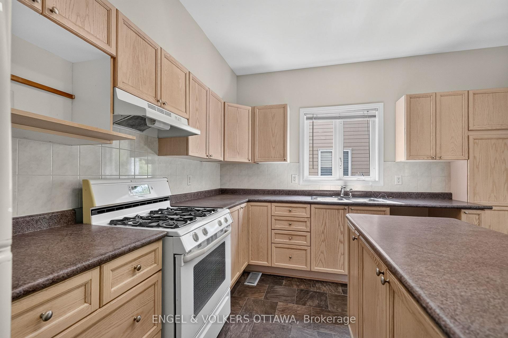 Photo 20 of 53 Borealis Crescent, Ottawa, Carson Meadows — HOMEH