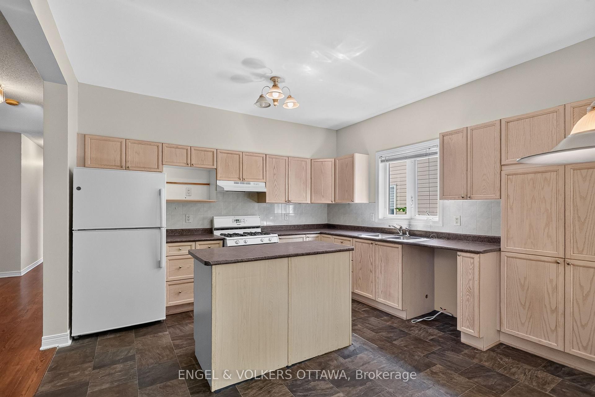 Photo 21 of 53 Borealis Crescent, Ottawa, Carson Meadows — HOMEH