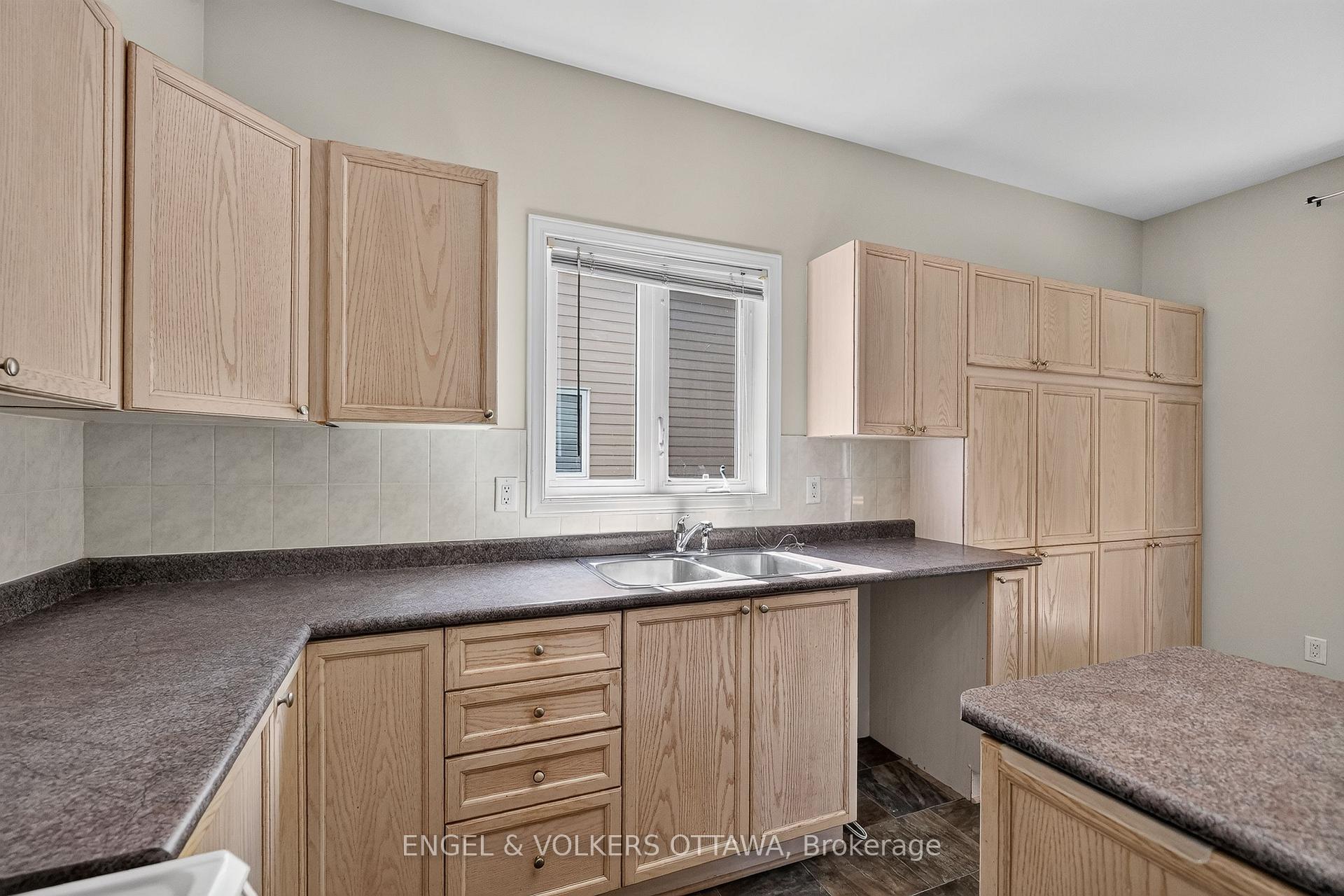 Photo 22 of 53 Borealis Crescent, Ottawa, Carson Meadows — HOMEH