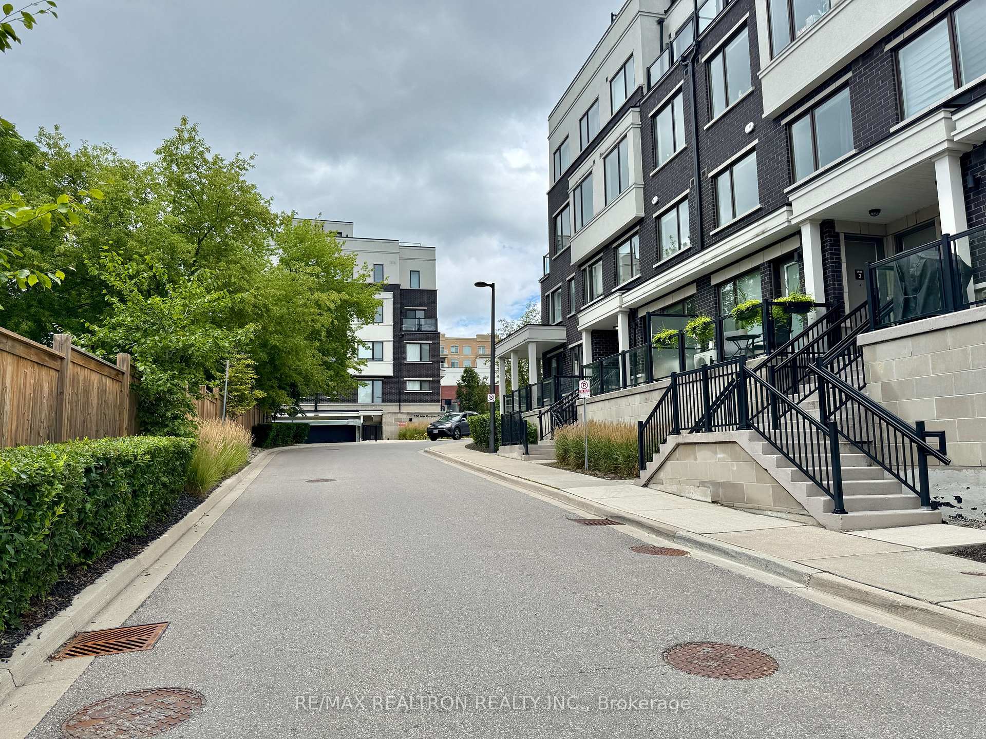 Photo 3 of Unit 5, 100 Alex Gardner Circle, Aurora, Aurora Village — HOMEH