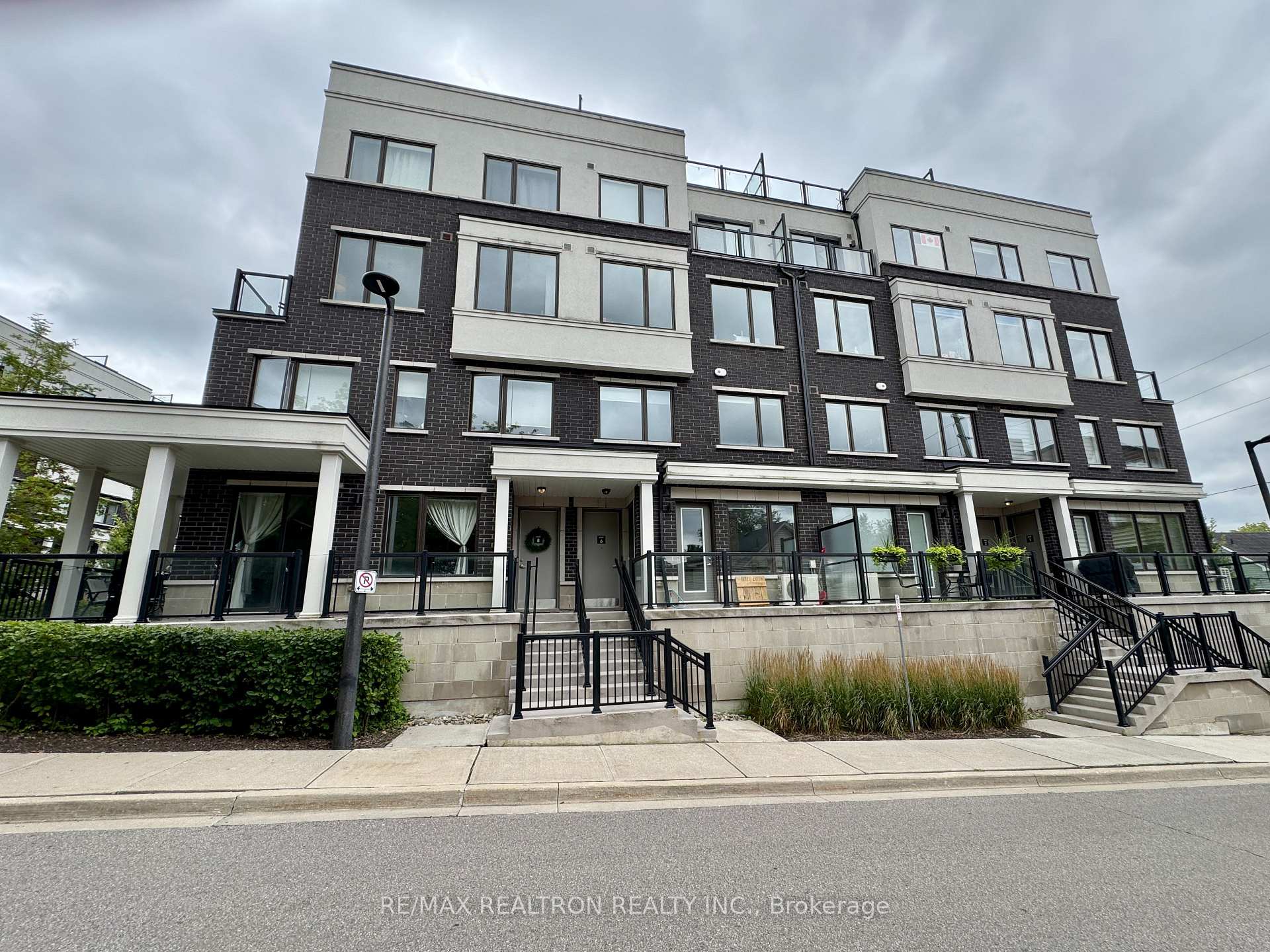 Photo 4 of Unit 5, 100 Alex Gardner Circle, Aurora, Aurora Village — HOMEH