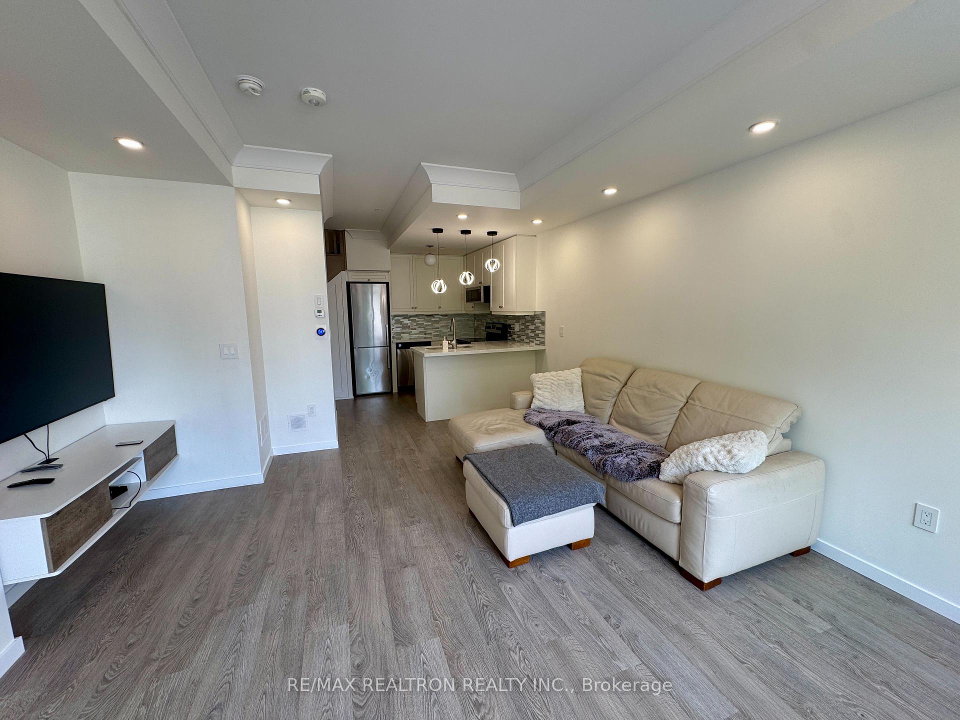 Photo 5 of Unit 5, 100 Alex Gardner Circle, Aurora, Aurora Village — HOMEH