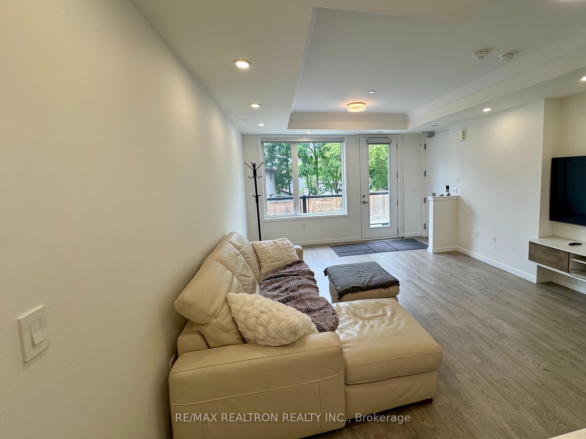 Photo 10 of Unit 5, 100 Alex Gardner Circle, Aurora, Aurora Village — HOMEH