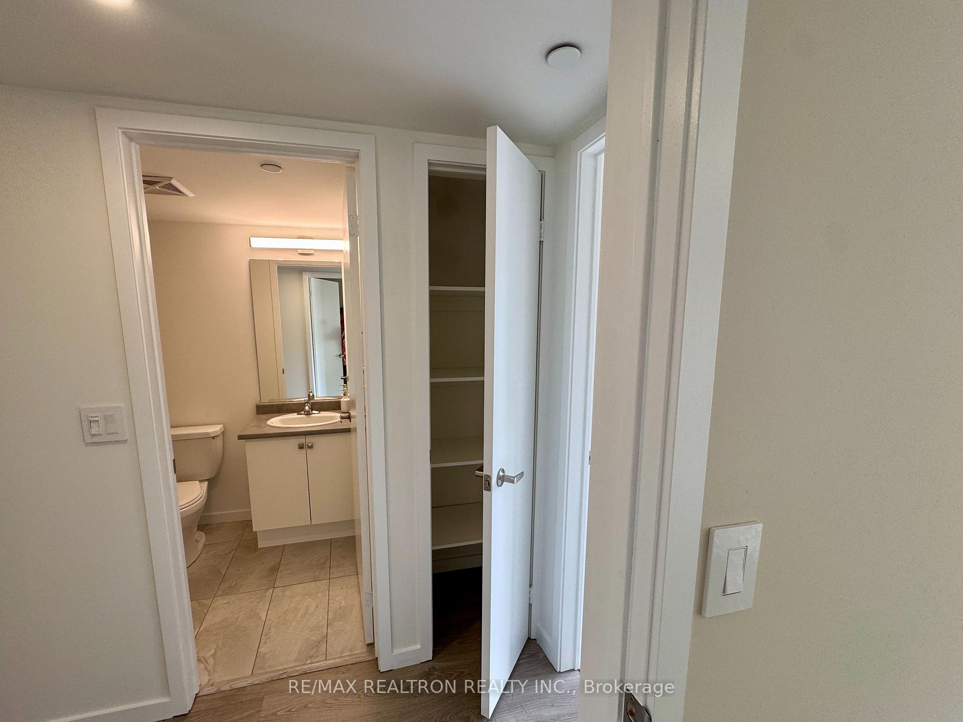 Photo 25 of Unit 5, 100 Alex Gardner Circle, Aurora, Aurora Village — HOMEH