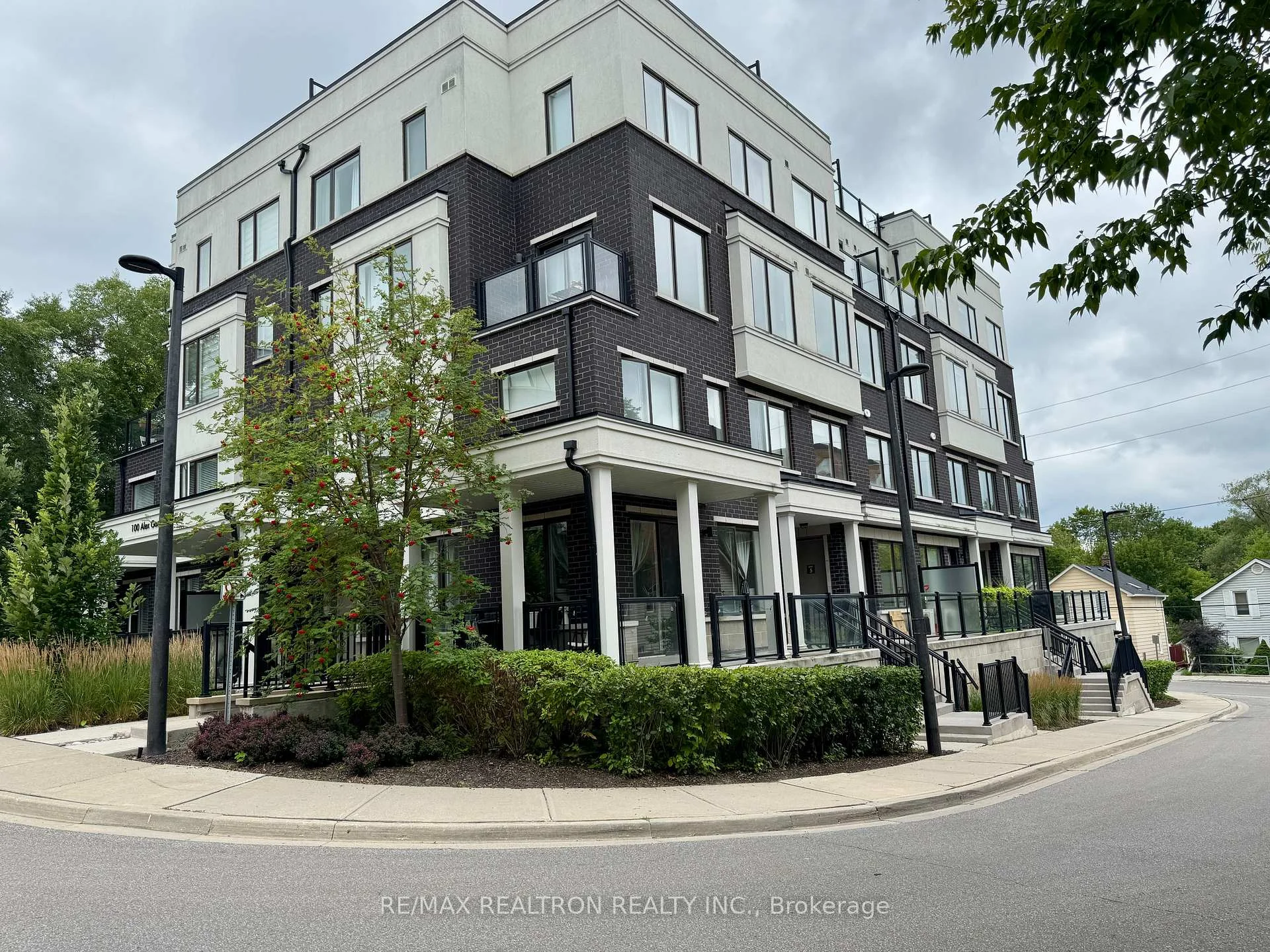 Photo 2 of Unit 5, 100 Alex Gardner Circle, Aurora, Aurora Village — HOMEH
