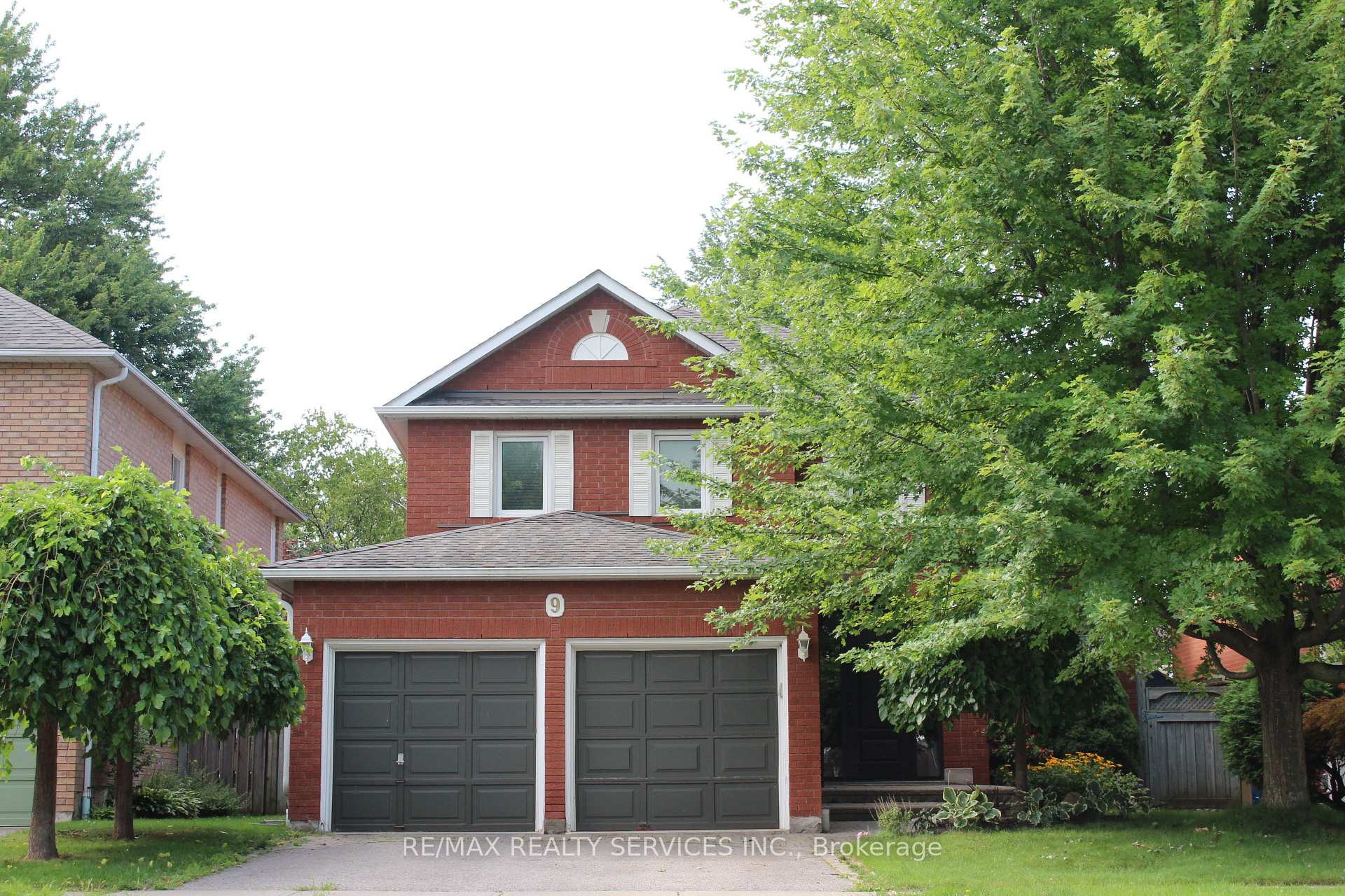 Photo 2 of 9 Pogson Drive, Whitby, Rolling Acres — HOMEH