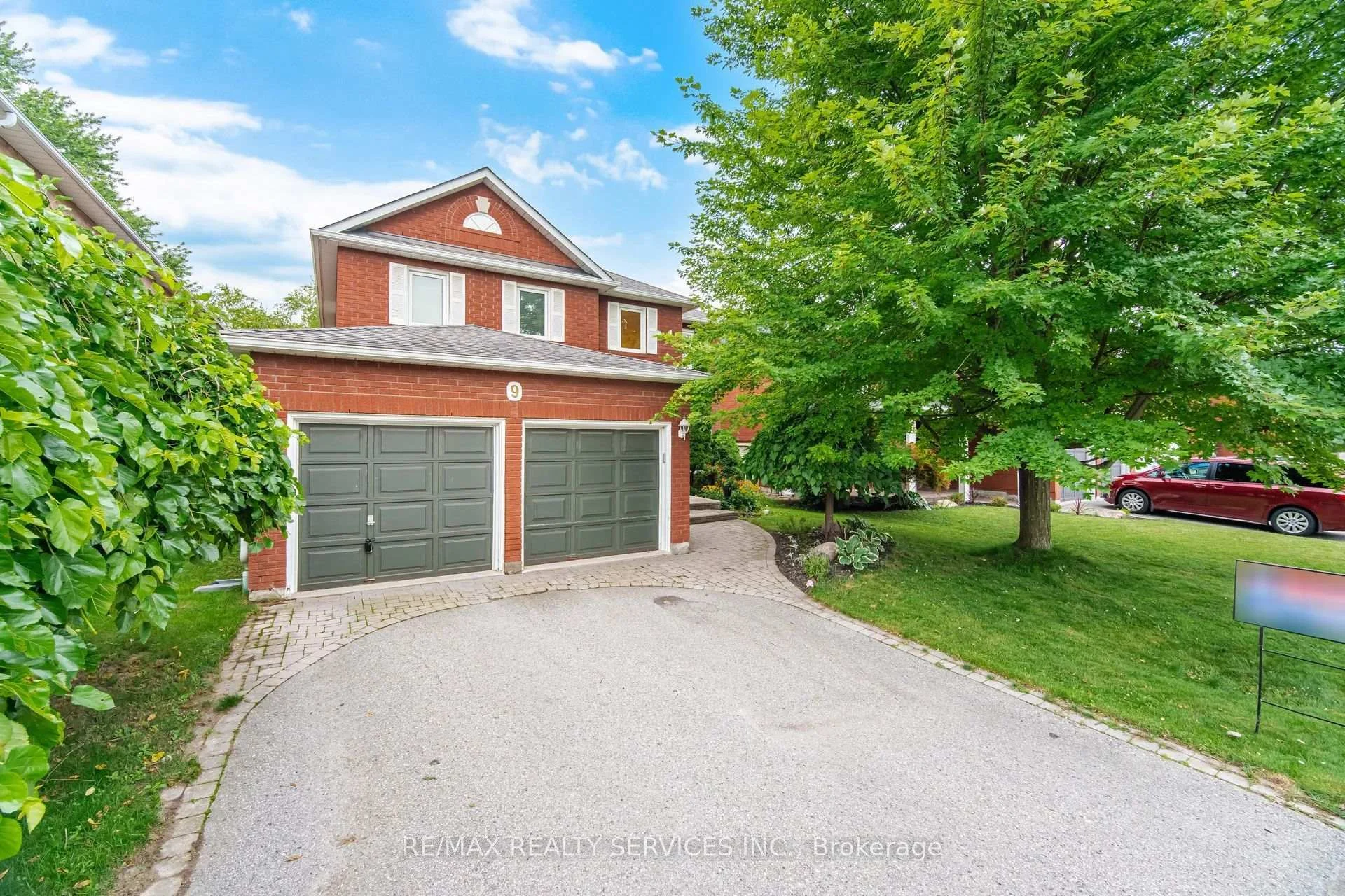 Photo 4 of 9 Pogson Drive, Whitby, Rolling Acres — HOMEH