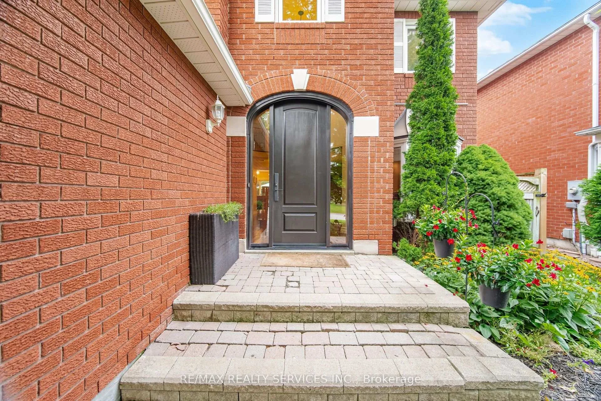 Photo 6 of 9 Pogson Drive, Whitby, Rolling Acres — HOMEH