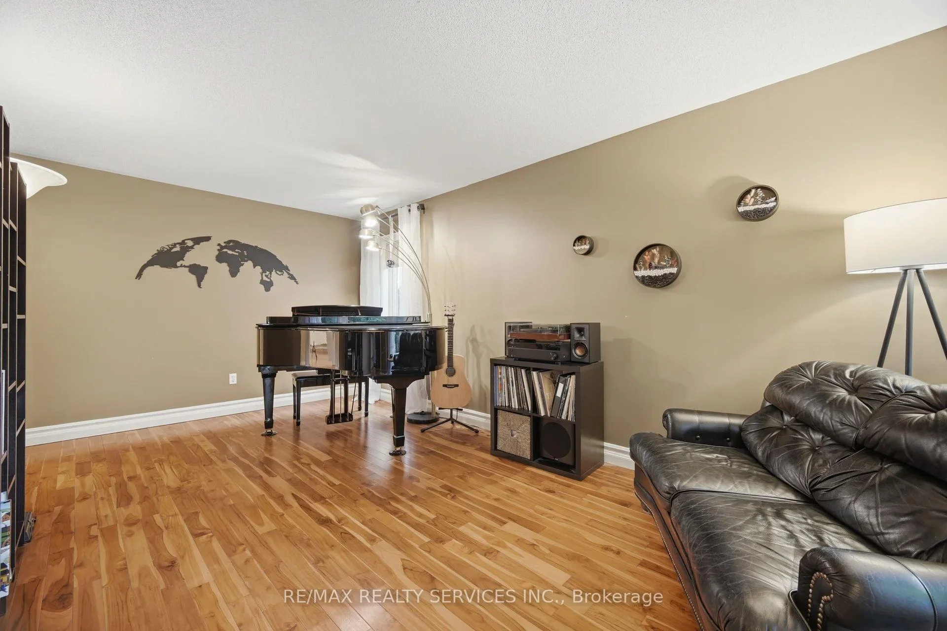 Photo 13 of 9 Pogson Drive, Whitby, Rolling Acres — HOMEH