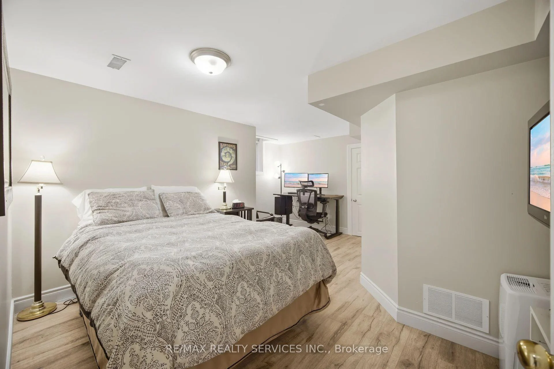 Photo 48 of 9 Pogson Drive, Whitby, Rolling Acres — HOMEH
