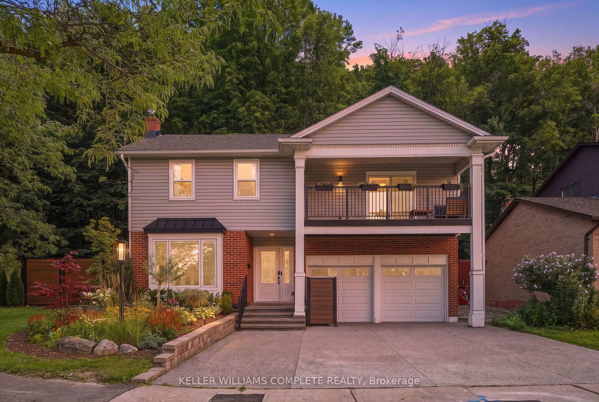 Photo 2 of 18 Dundee Drive, Hamilton, Stoney Creek — HOMEH