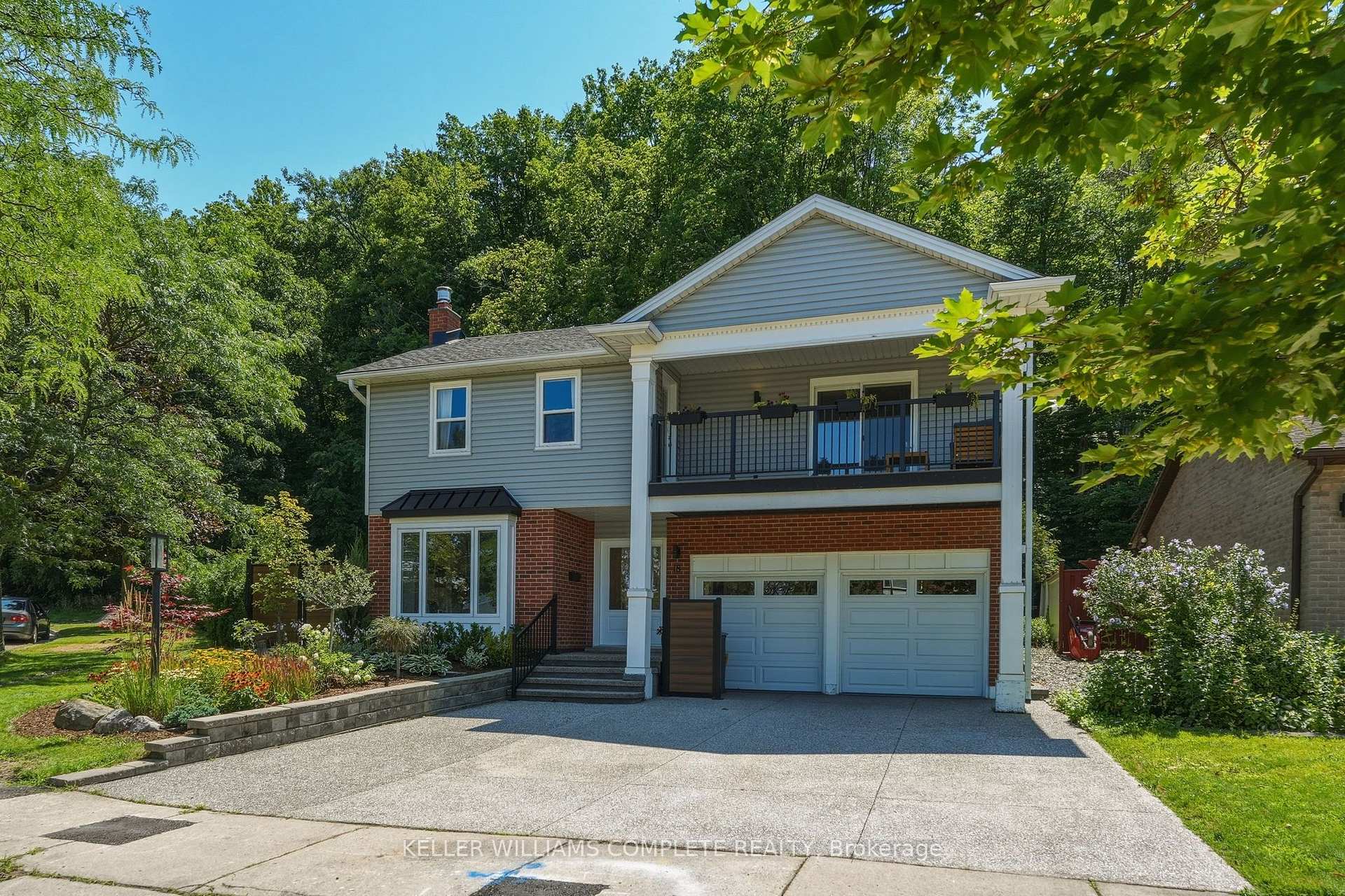 Photo 4 of 18 Dundee Drive, Hamilton, Stoney Creek — HOMEH