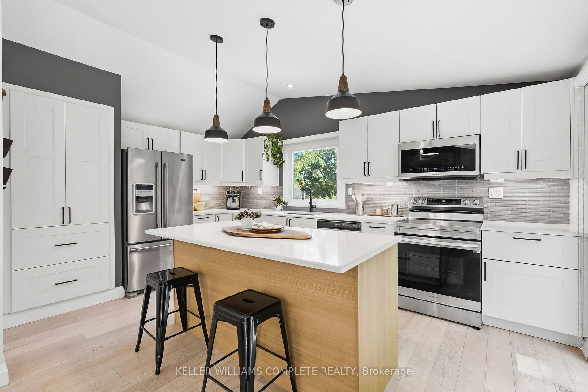 Photo 11 of 18 Dundee Drive, Hamilton, Stoney Creek — HOMEH