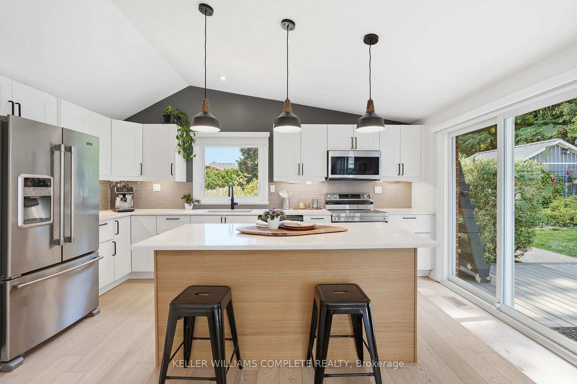 Photo 12 of 18 Dundee Drive, Hamilton, Stoney Creek — HOMEH