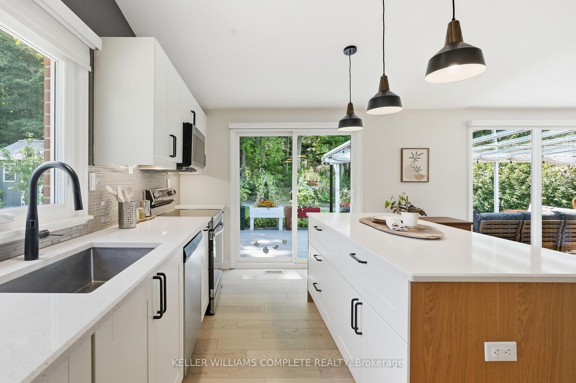 Photo 14 of 18 Dundee Drive, Hamilton, Stoney Creek — HOMEH