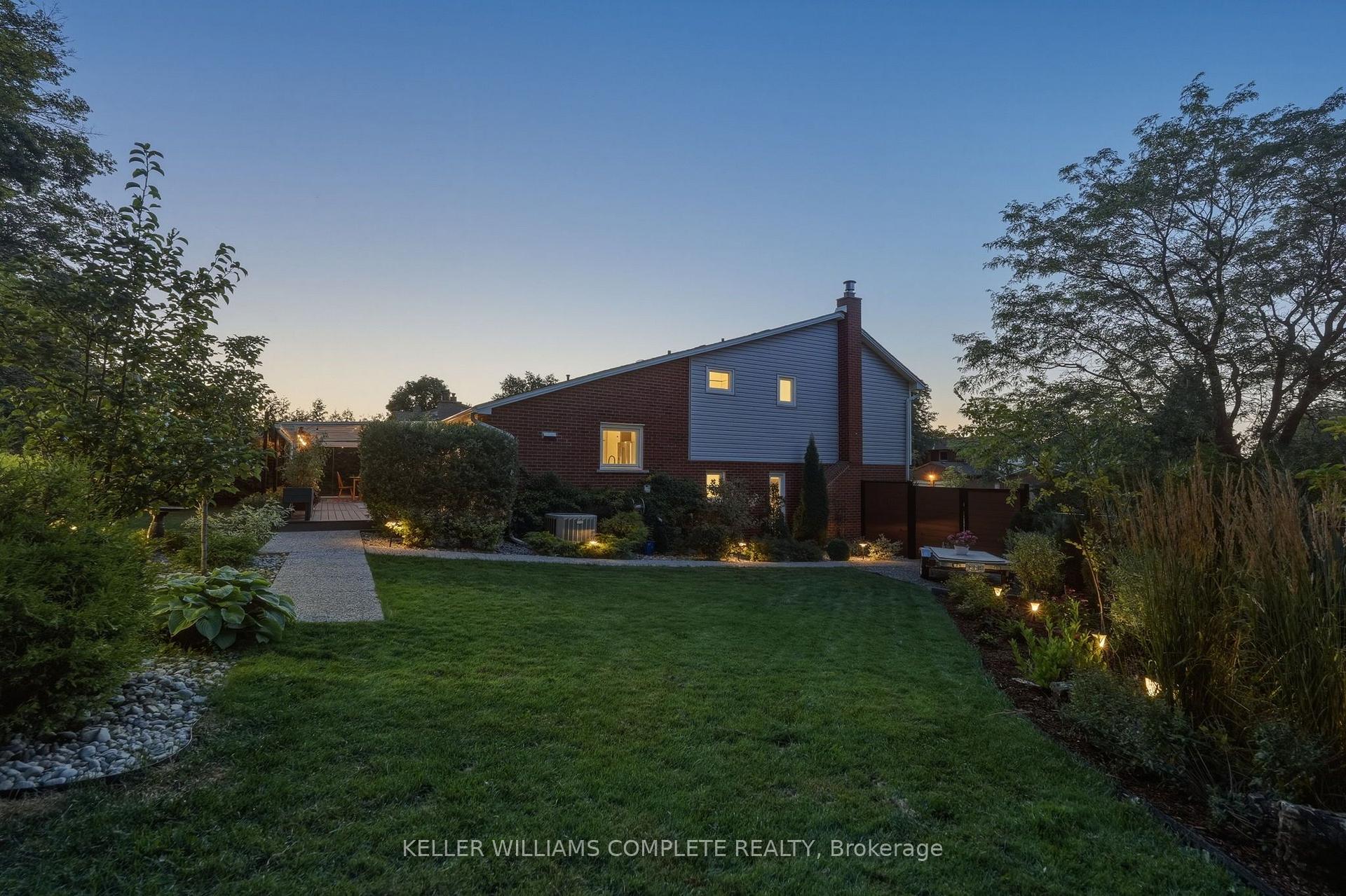 Photo 41 of 18 Dundee Drive, Hamilton, Stoney Creek — HOMEH