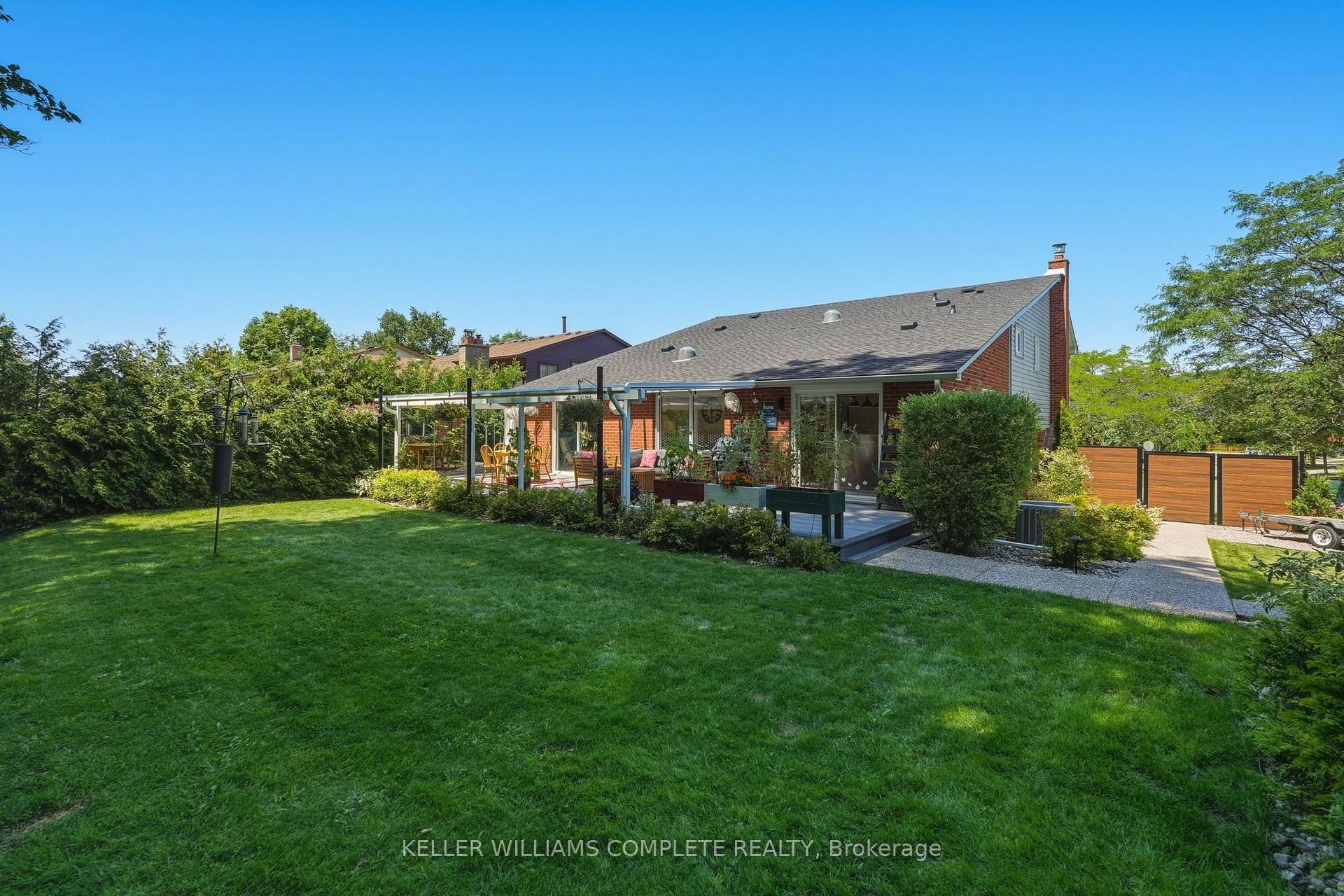 Photo 44 of 18 Dundee Drive, Hamilton, Stoney Creek — HOMEH