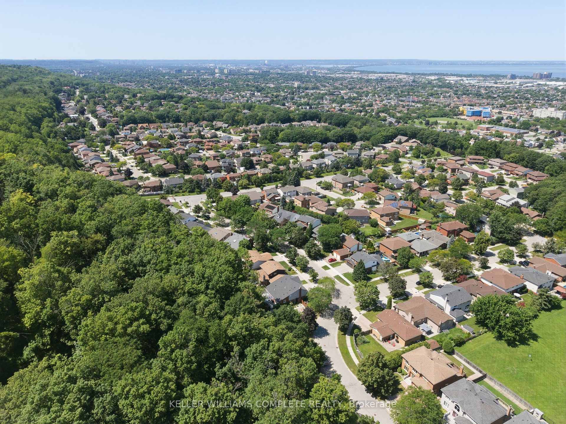 Photo 49 of 18 Dundee Drive, Hamilton, Stoney Creek — HOMEH