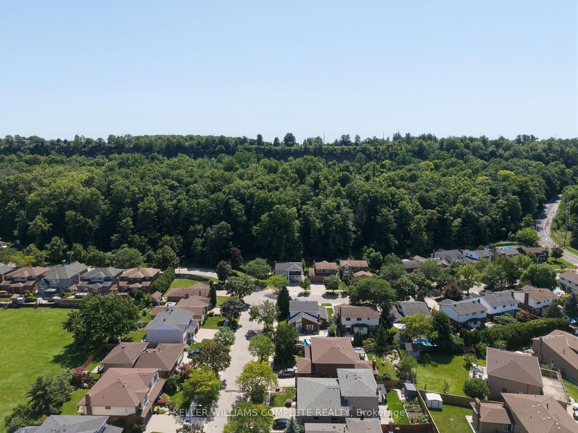 Photo 50 of 18 Dundee Drive, Hamilton, Stoney Creek — HOMEH